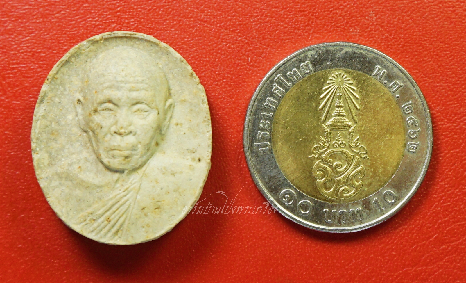 หลวงปู่แผ้ว วัดกำแพงแสน พระผงเม็ดกระดุม ปี๒๕๔๘ เนื้อผงพุทธคุณ(องค์ที่1)