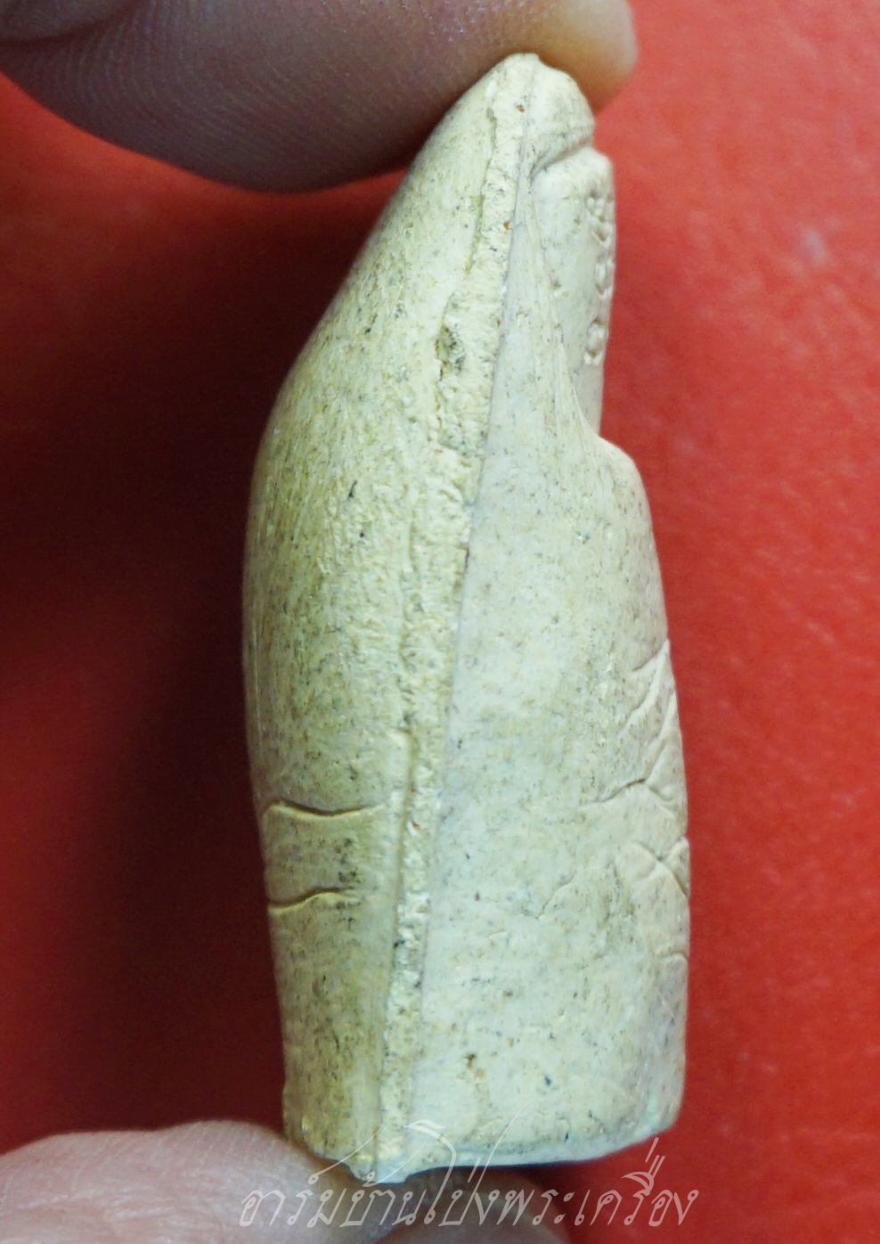 หลวงพ่อคูณ วัดบ้านไร่ นิ้วโป้งจำลอง ลงอักขระยันต์ ปี๒๕๓๖ เนื้อผง(องค์ที่7)