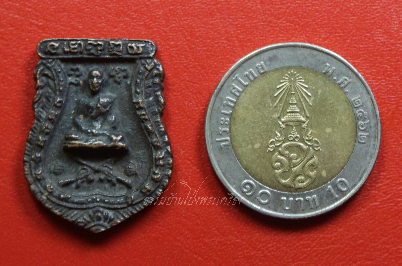 หลวงพ่อพุฒ วัดกลางบางพระ เหรียญหล่อนั่งปืน ไม่มีห่วง เนื้อทองแดงรมดำ(องค์ที่1)