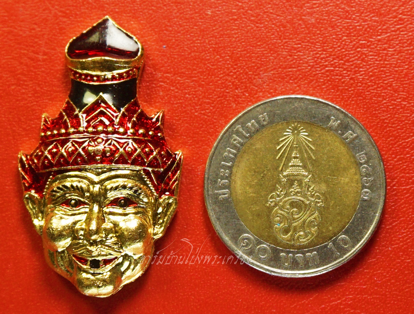 หลวงปู่แผ้ว วัดหนองพงนก เศียรพ่อแก่ กะไหล่ทองลงยา พิธีมหาจักรพรรดิ์ตราธิราช๑๐๘คณาจารย์(องค์ที่6)