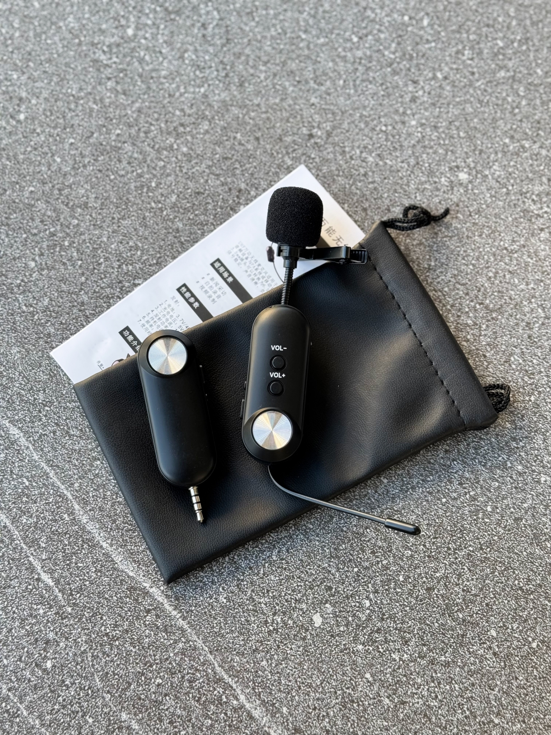 ไมค์ไร้สาย สำหรับไลฟ์สด สมาร์ทโฟน/กล้อง ตัดสียงรบกวน ไมค์หนีบปกเสื้อ เหมาะสำหรับงานวิดิโอ รับเสียงได้ดี