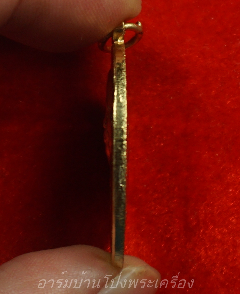 หลวงพ่อยะ วัดท่าข้าม รุ่นเจ้าสัว ปี๒๕๓๕ เนื้อกะไหล่ทอง(องค์ที่2)