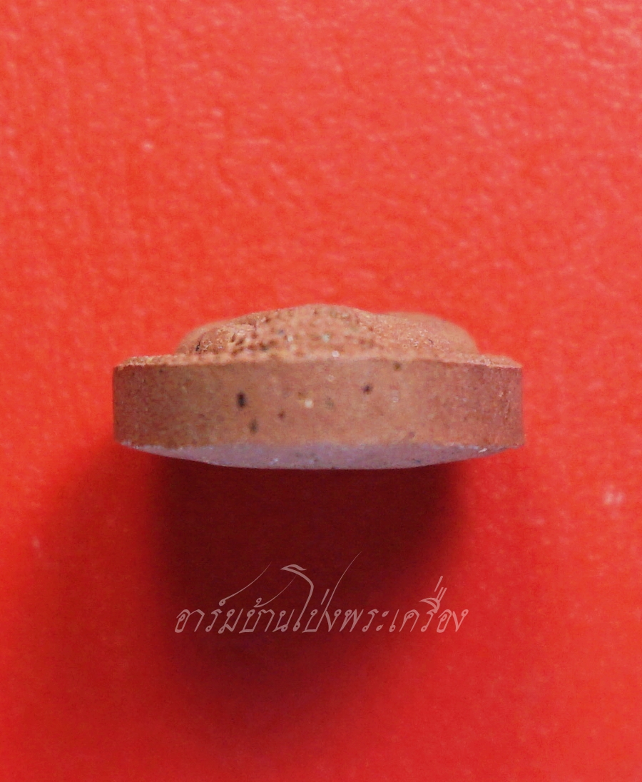 หลวงปู่แผ้ว วัดกำแพงแสน พระผงปิดตาจิ๋ว ออกงานปิดทอง ปี๒๕๕๐ เนื้อผงสีน้ำตาล ฝังตะกรุด(องค์ที่1)