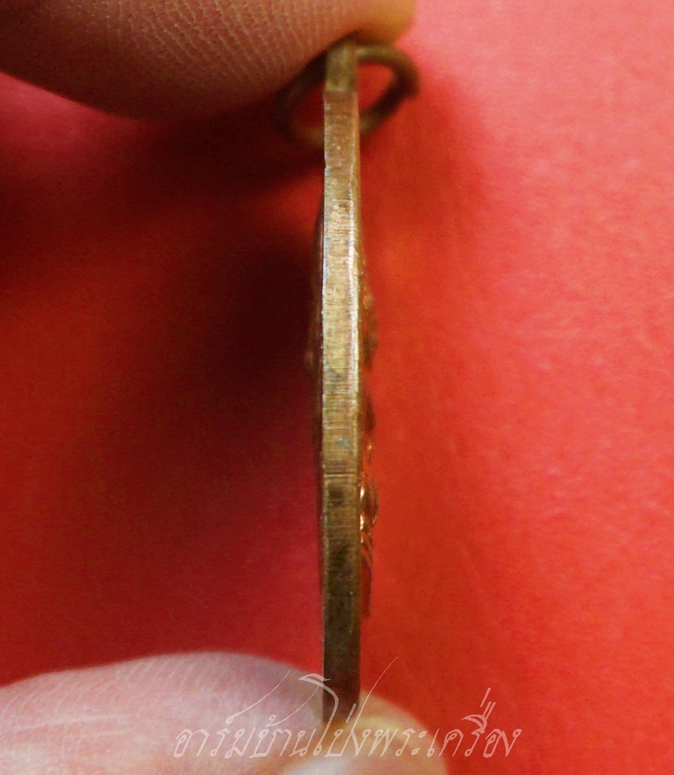 หลวงปู่ชอบ วัดเขารังเสือ หลัง พระพุทธชินราช ปี๒๕๔๕ เนื้อทองแดงผิวไฟ(องค์ที่2)