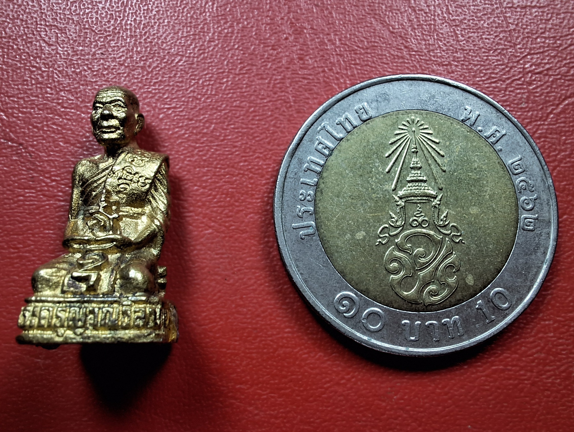 หลวงพ่อแดง วัดเขาบันไดอิฐ จ.เพชรบุรี พิมพ์คุกเข่า ปี๒๕๓๓ เนื้อกะไหล่ทอง(องค์ที่1)