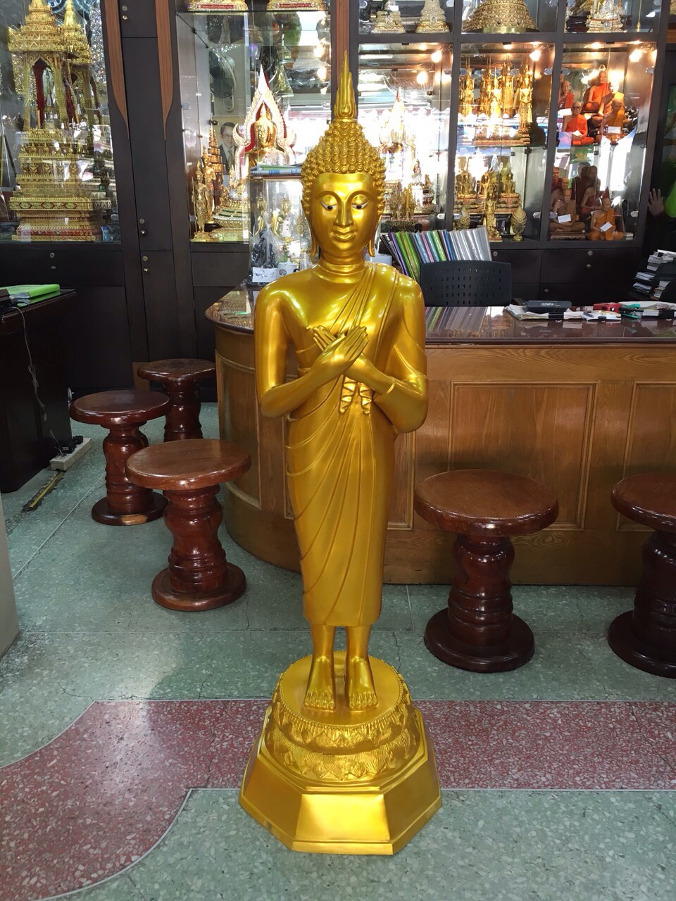 พระยืน พระประจำวันเกิดวันศุกร์
