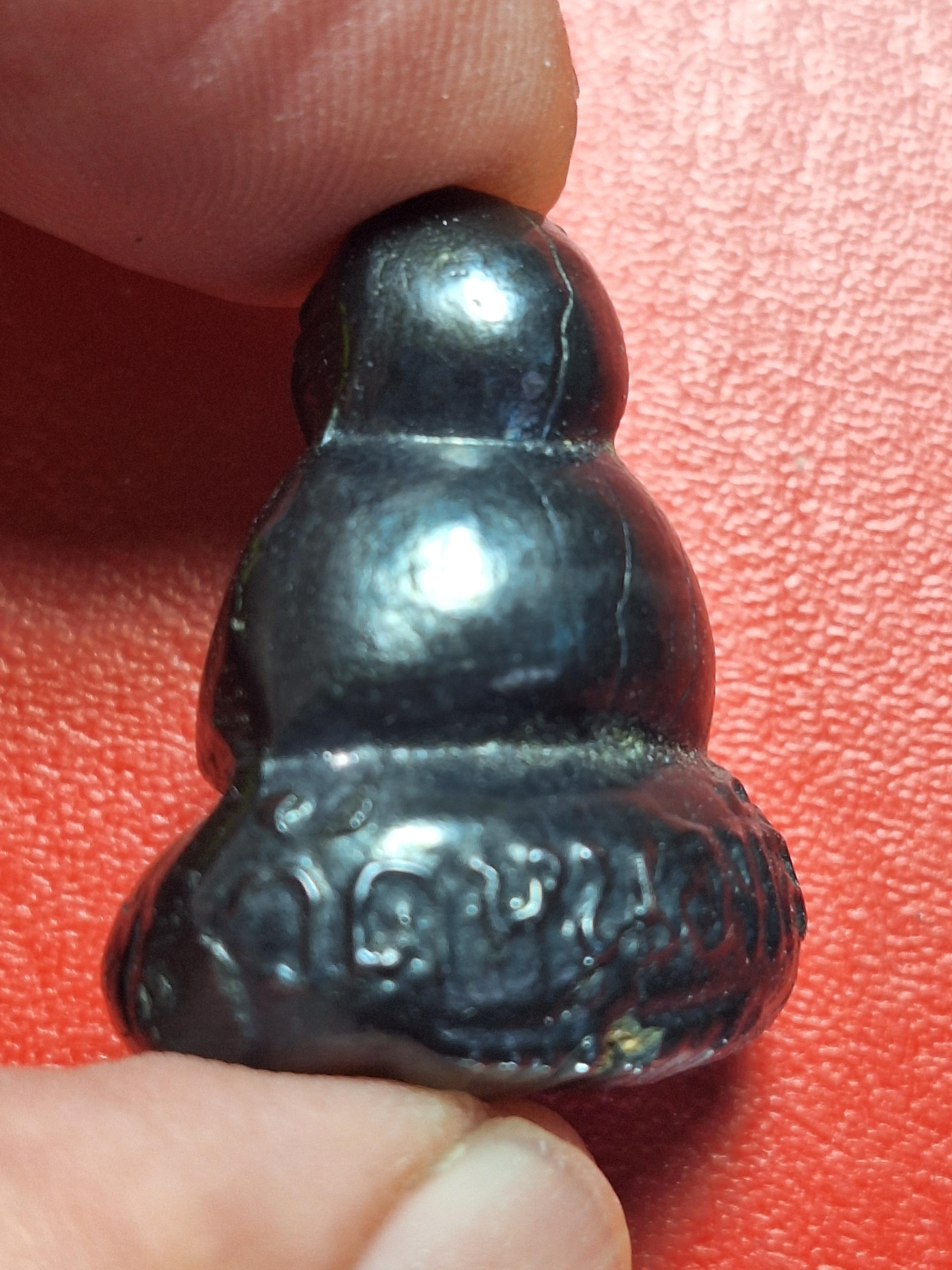 หลวงพ่อคิ้ม วัดหนองเสือ พระปิดตา พิมพ์ใหญ่ เนื้อเมฆพัด(องค์ที่1)