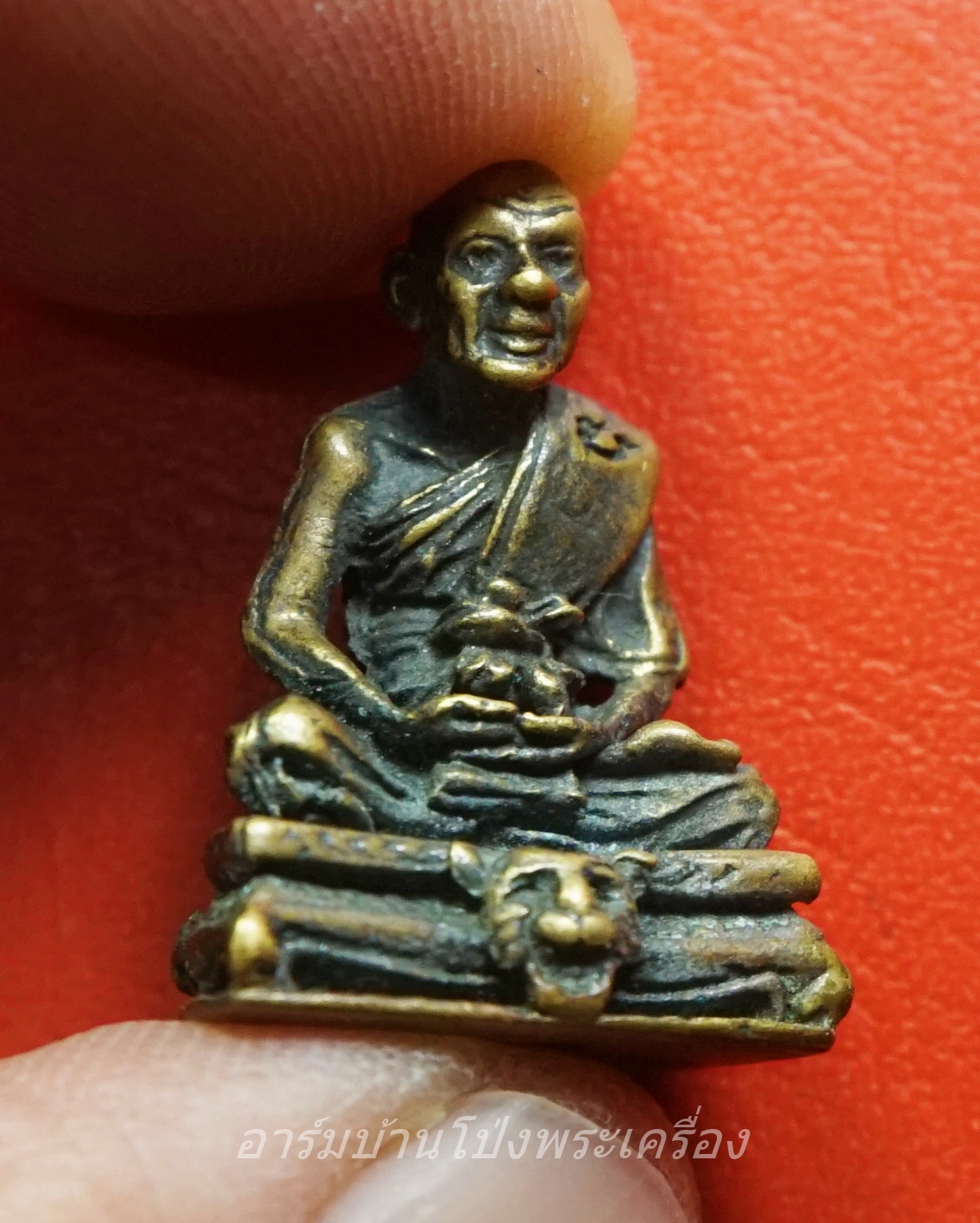 หลวงพ่อเปิ่น วัดบางพระ รูปหล่อนั่งหัวเสือ ปี๒๕๓๐ เนื้อทองเหลือง(องค์ที่1)