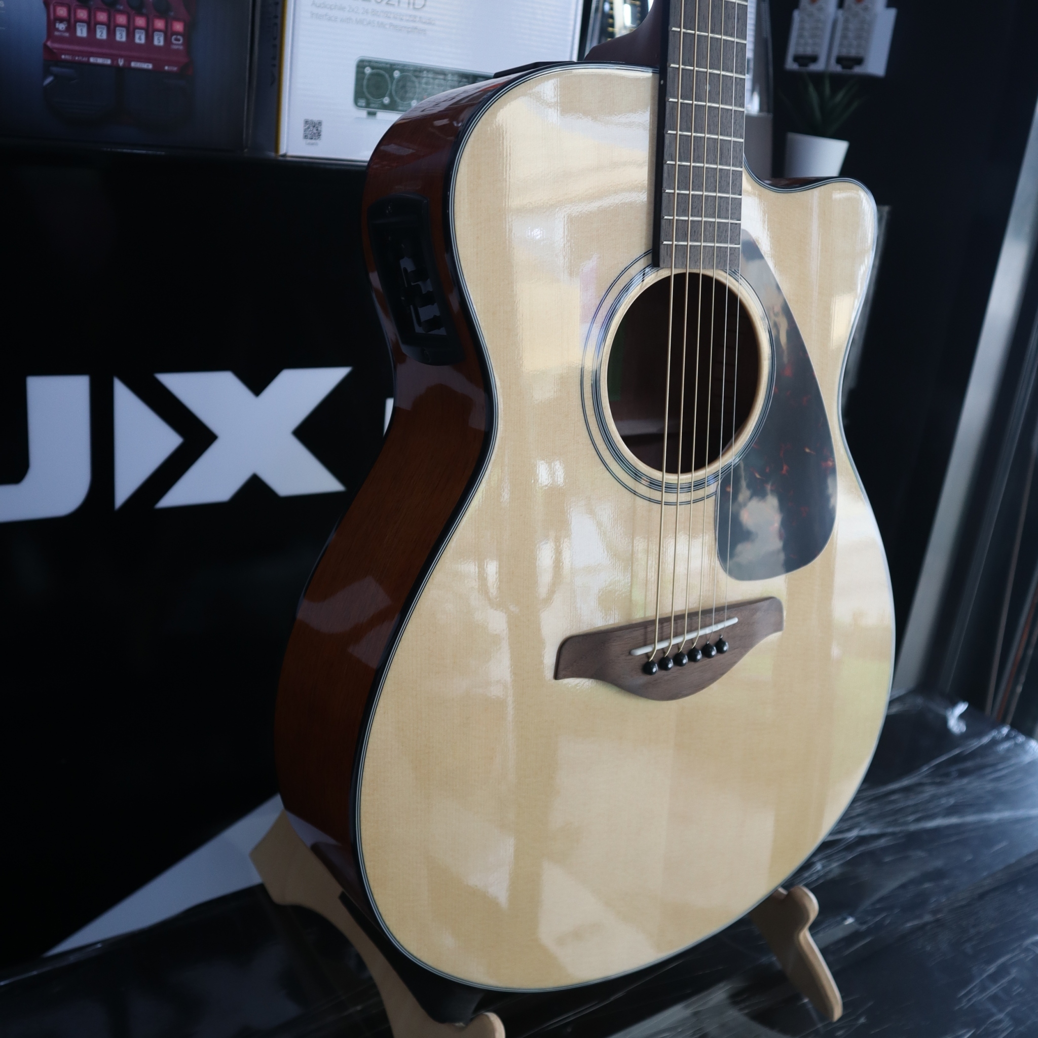 กีต้าร์โปร่งไฟฟ้า Yamaha รุ่น FSX800C //02