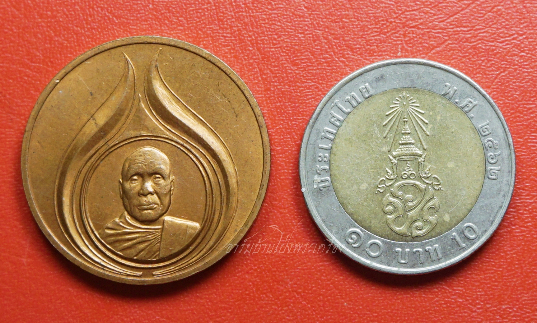 เหรียญ ปตท. หลวงพ่ออุตตมะ วัดวังก์วิเวการาม จ.กาญจนบุรี จัดสร้างเป็นที่ระลึก สมโภชกรุงรัตนโกสินทร์๒๐๐ปี ปี๒๕๒๕ เนื้อทองแดงผิวไฟ(องค์ที่2)