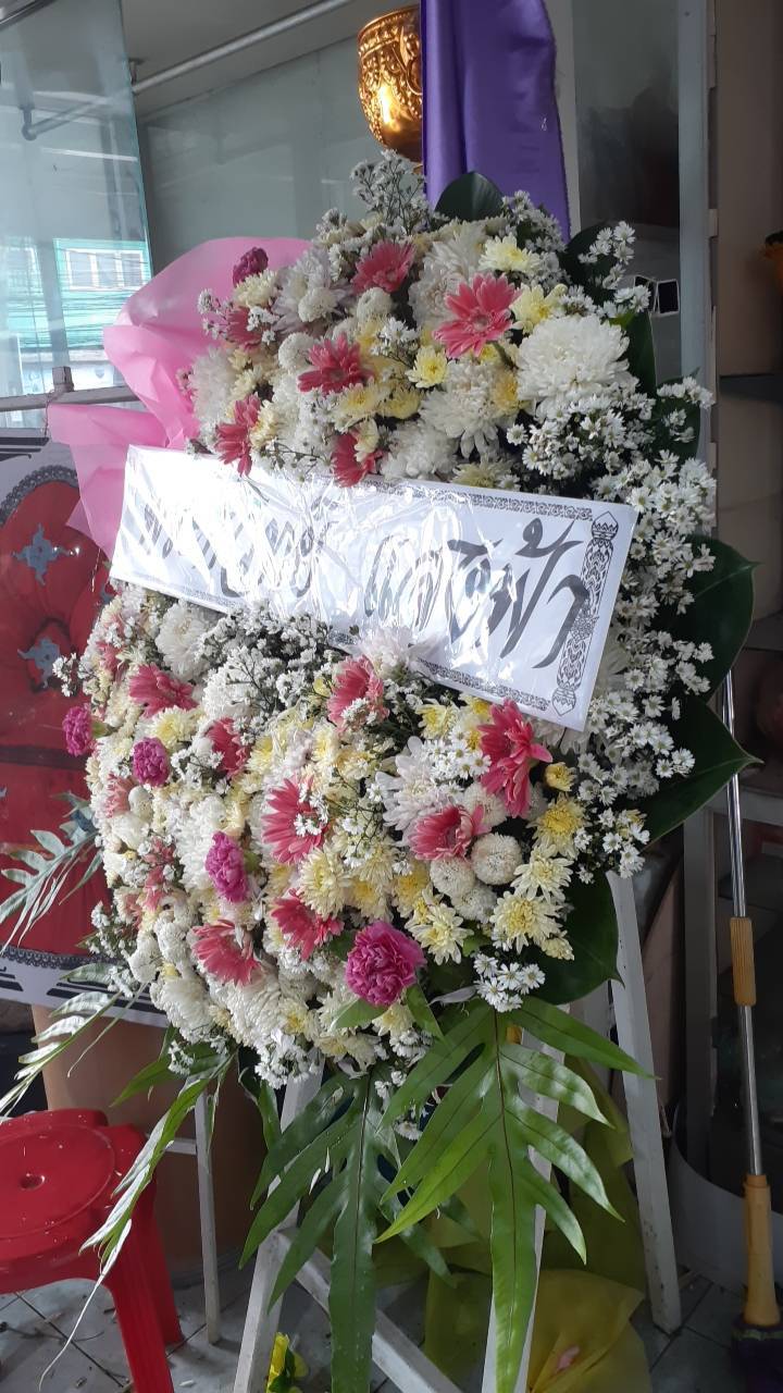 พวงหรีดดอกไม้สด