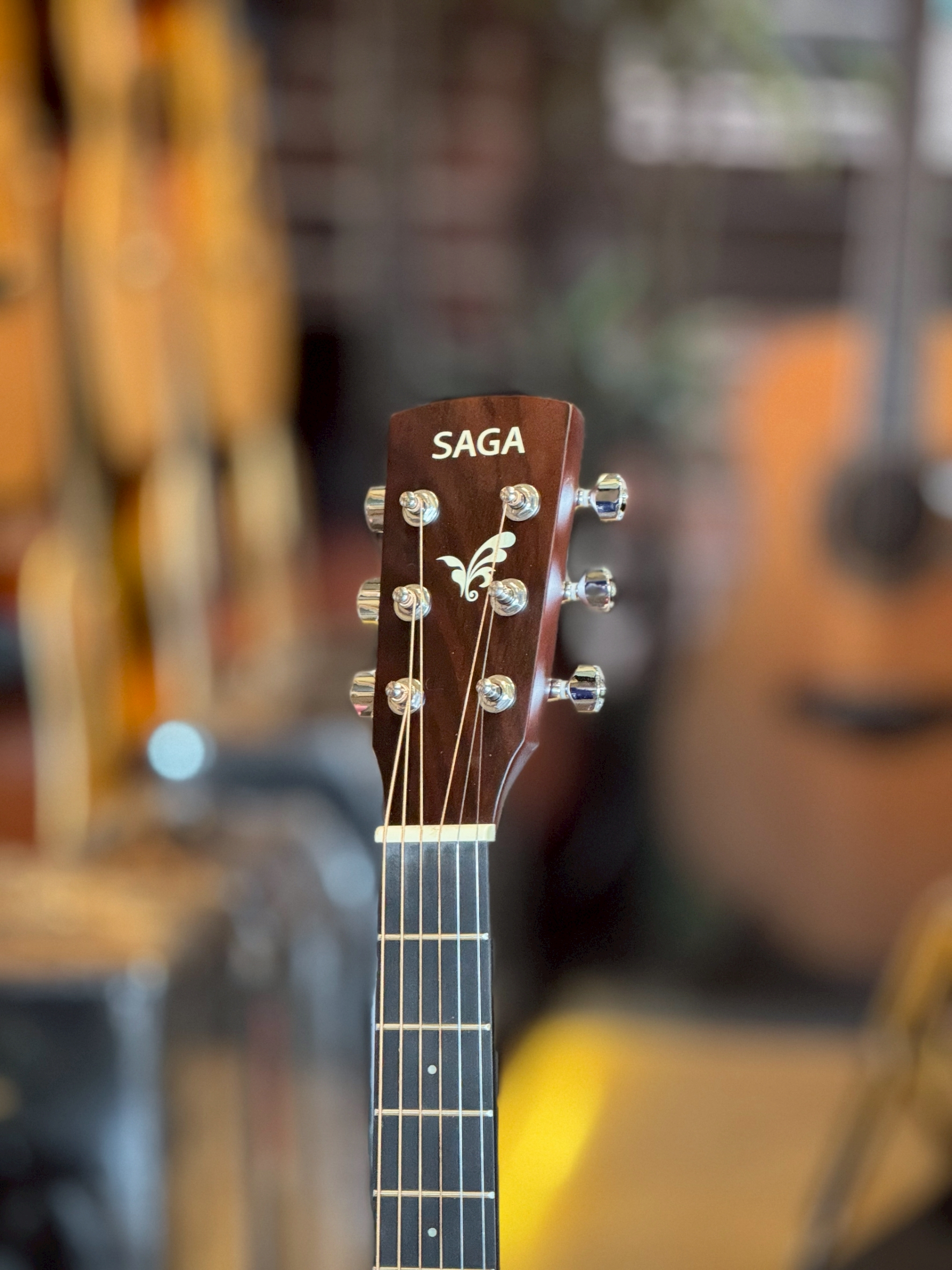 กีต้าร์โปร่ง Saga GS700 NA 36 นิ้ว ทัชชิ่งจับง่าย หน้าไม้แท้ พร้อม พร้อม ปิ๊ก ประแจ คาโป้ จูนเนอร์