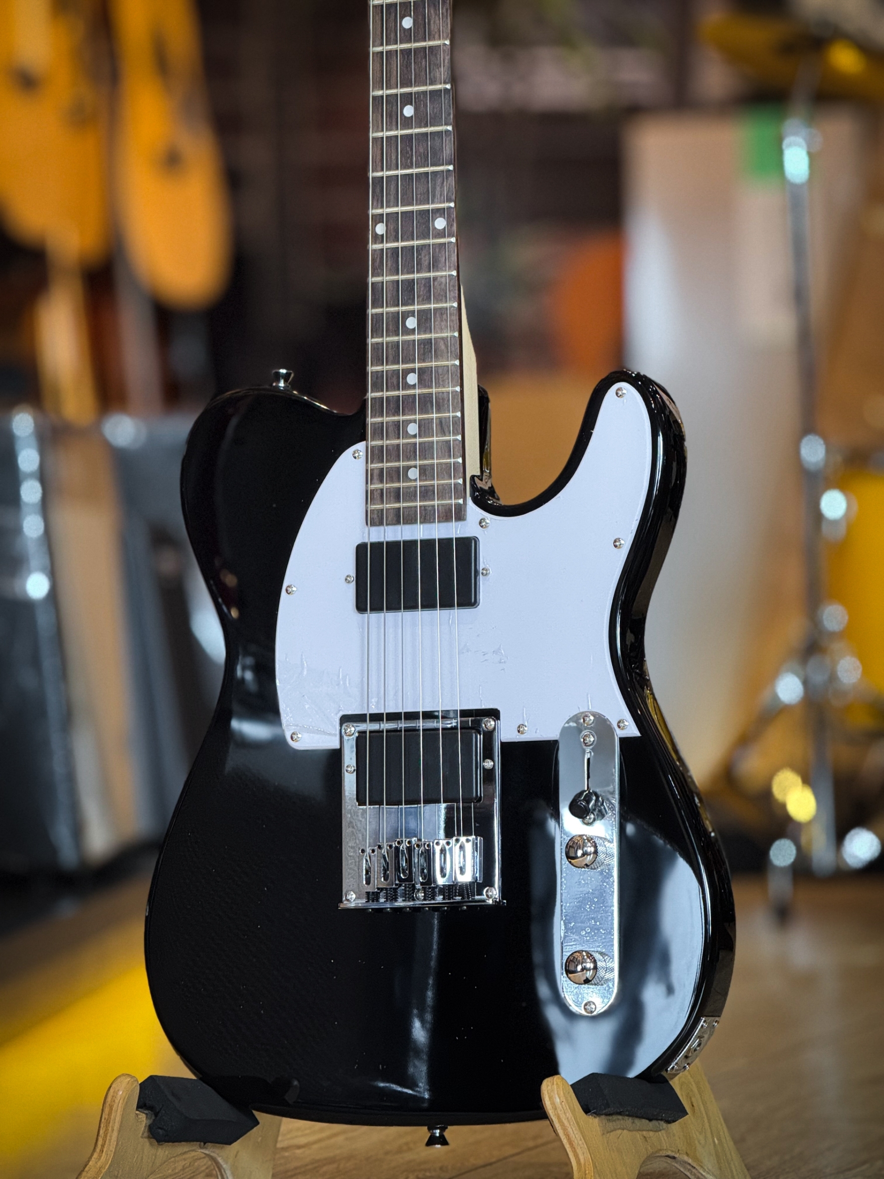 Gusta กีต้าร์ไฟฟ้า รุ่น GTL-01 สีดำ ทรง Tele ปิ๊กอัพ Humbucking 2 ตำแหน่ง ซาวด์ดุดัน | พร้อม กระเป๋า สายแจ็ค