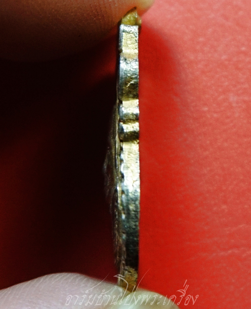 หลวงพ่อม่วง ออกวัดหนองสรวง เหรียญเสมา เนื้อกะไหล่ทอง(องค์ที่2)