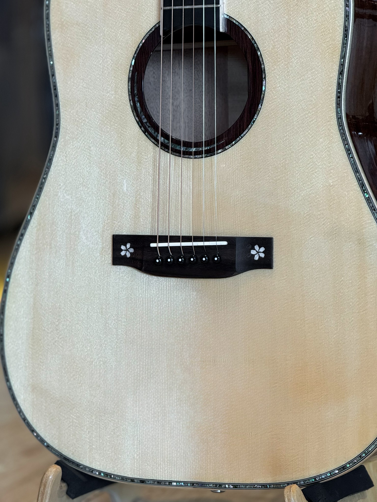 กีตาร์โปร่ง All Solid NOLOGO DC100 ไม้แท้ทั้งตัว ขนาด 41 นิ้ว เสียงใสกังวาน พร้อม ปิ๊ก4อัน ประแจ คู่มือ (เพิ่ม กระเป๋า+คาโป้)