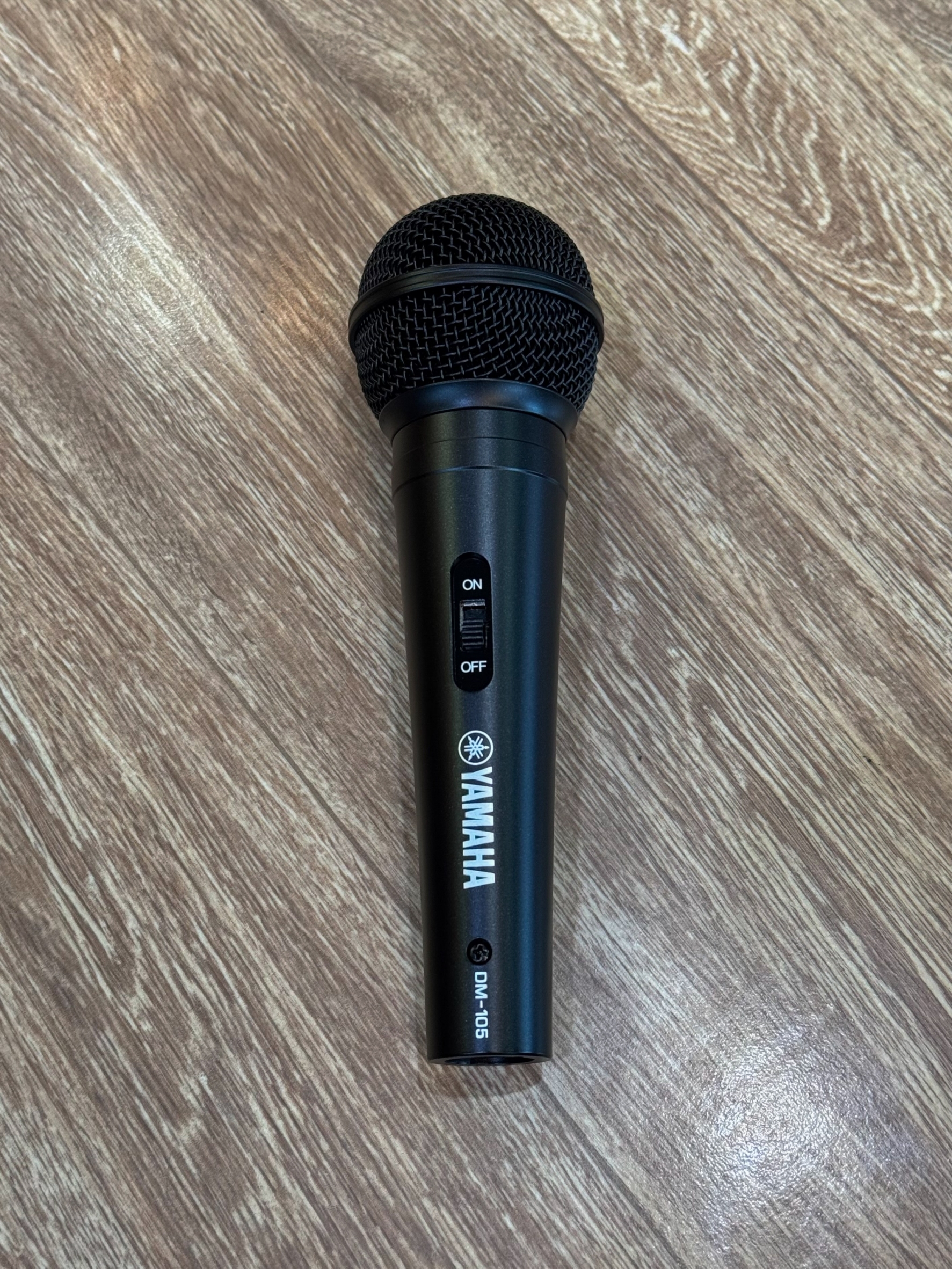 ไมโครโฟนไดนามิก Yamaha รุ่น DM-105 ไมโครโฟน เสียงชัด วัสดุแข็งแรง ทนทาน ลดเสียงรบกวน พร้อมสาย 5 เมตร