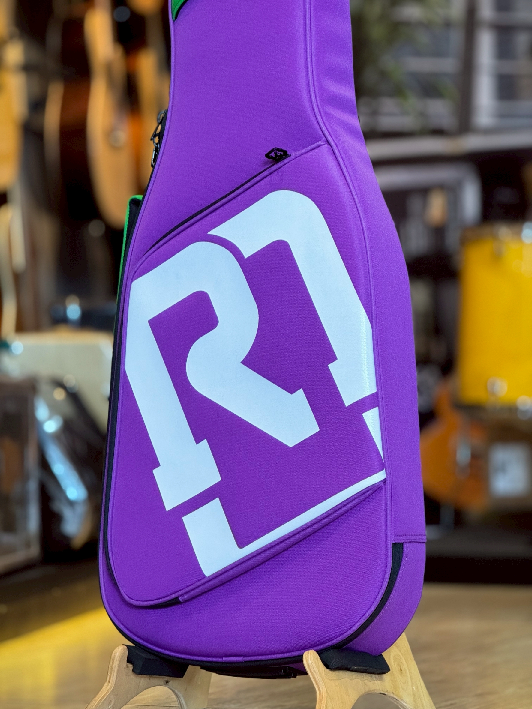 Real Mission สีม่วง ซอฟเคสกีตาร์ไฟฟ้า Soft Case กระเป๋ากีตาร์ไฟฟ้า ป้องกันการกระแทกได้ดี วัสดุกันน้ำ งานหนามาก