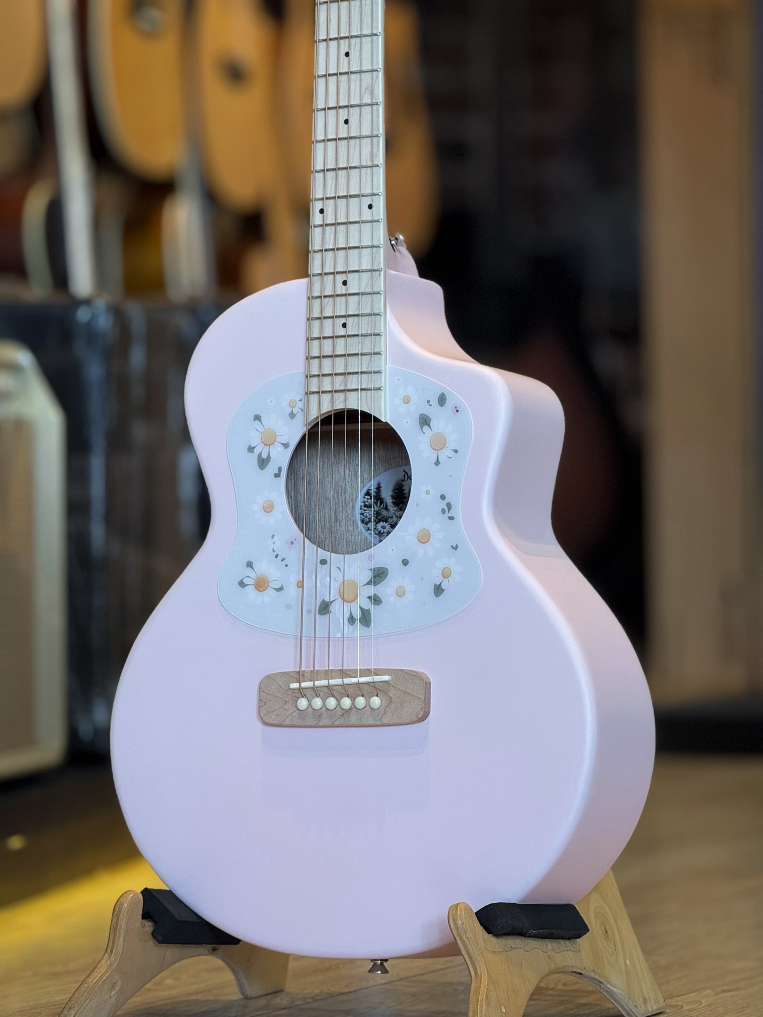 Daisy กีตาร์โปร่ง รุ่น D-100 New ขนาด 36 นิ้ว เปลี่ยนลายปิ๊กการ์ด พร้อมซอฟเคส ปิ๊ก4อัน คู่มือ