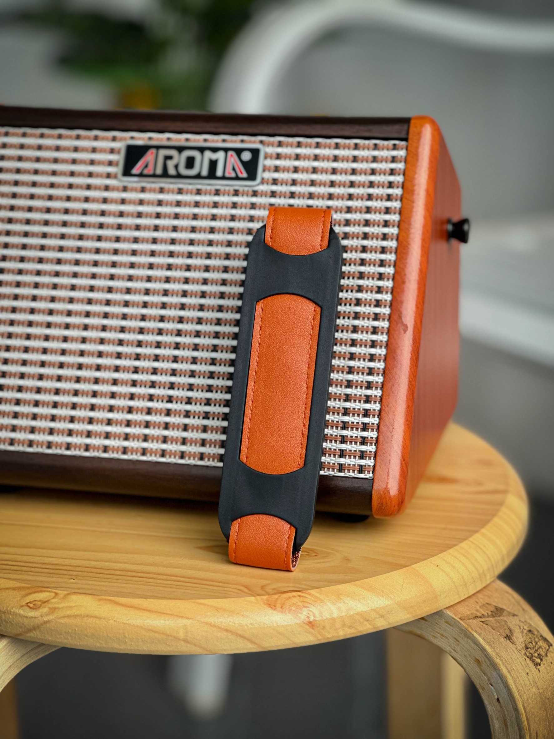 AROMA AG-15A แอมป์กีตาร์โปร่ง ขนาด 15 วัตต์ ต่อบลูทูธได้ + ช่องเสียบไมค์ (แอมป์อคูสติก Acoustic Guitar Amp) FREE!! สายหนัง