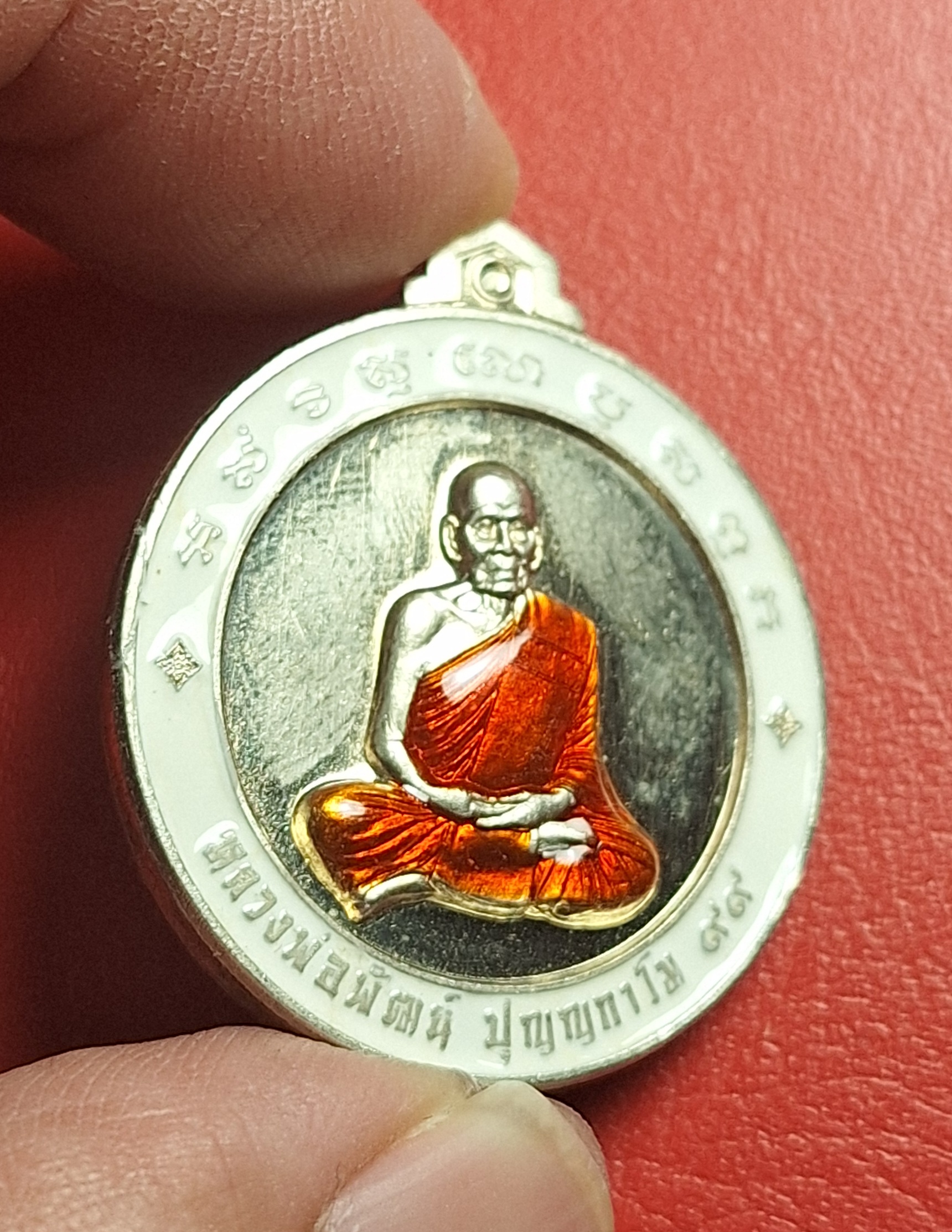 หลวงพ่อพัฒน์ วัดห้วยด้วน จ.นครสวรรค์ รุ่นจิ๊กโก๊ปากน้ำโพธิ์ พิมพ์เล็ก เนื้ออัลปาก้า เลข๔๑๐๕ ลงยาขาว น้าแอ๊ดคาราบาวจัดสร้าง(องค์ที่4)