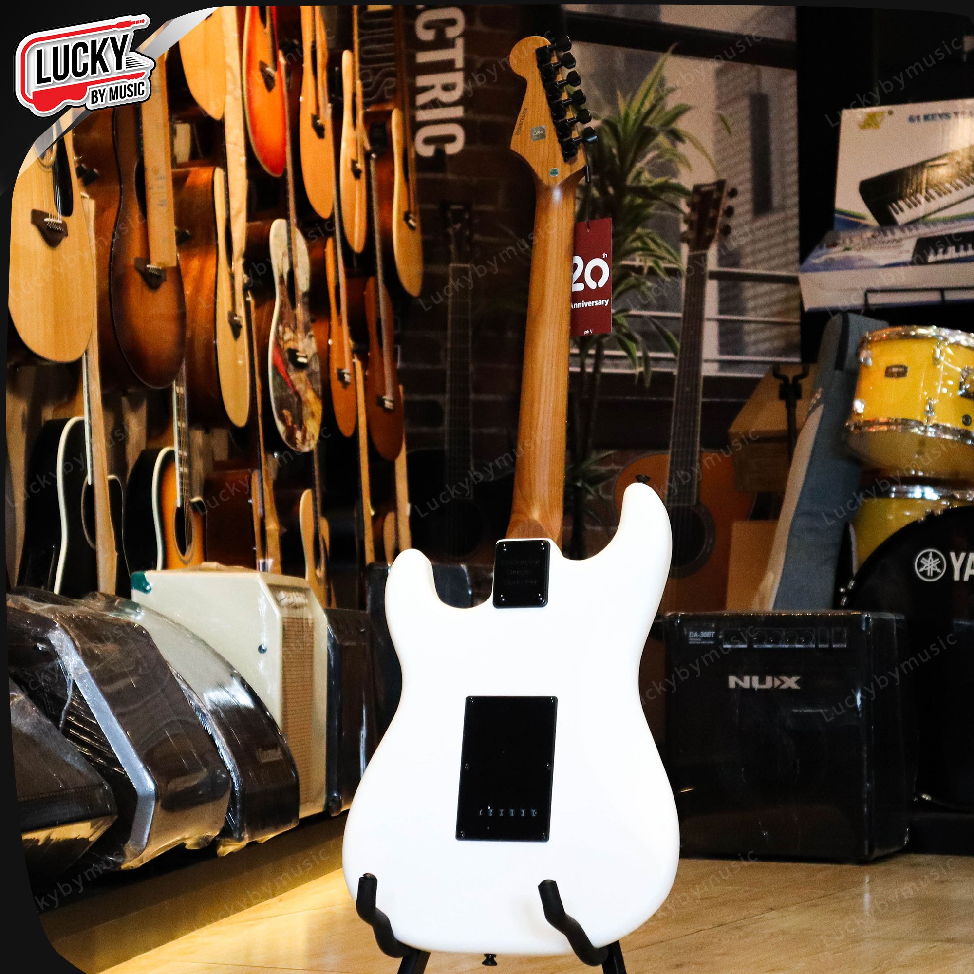 กีตาร์ไฟฟ้า Century Dark Series DSTR สีดำ/สีขาว เคลือบด้าน คอเผา ปิ๊กอัพ HH พร้อมกระเป๋า ปิ๊ก ประแจ คันโยก