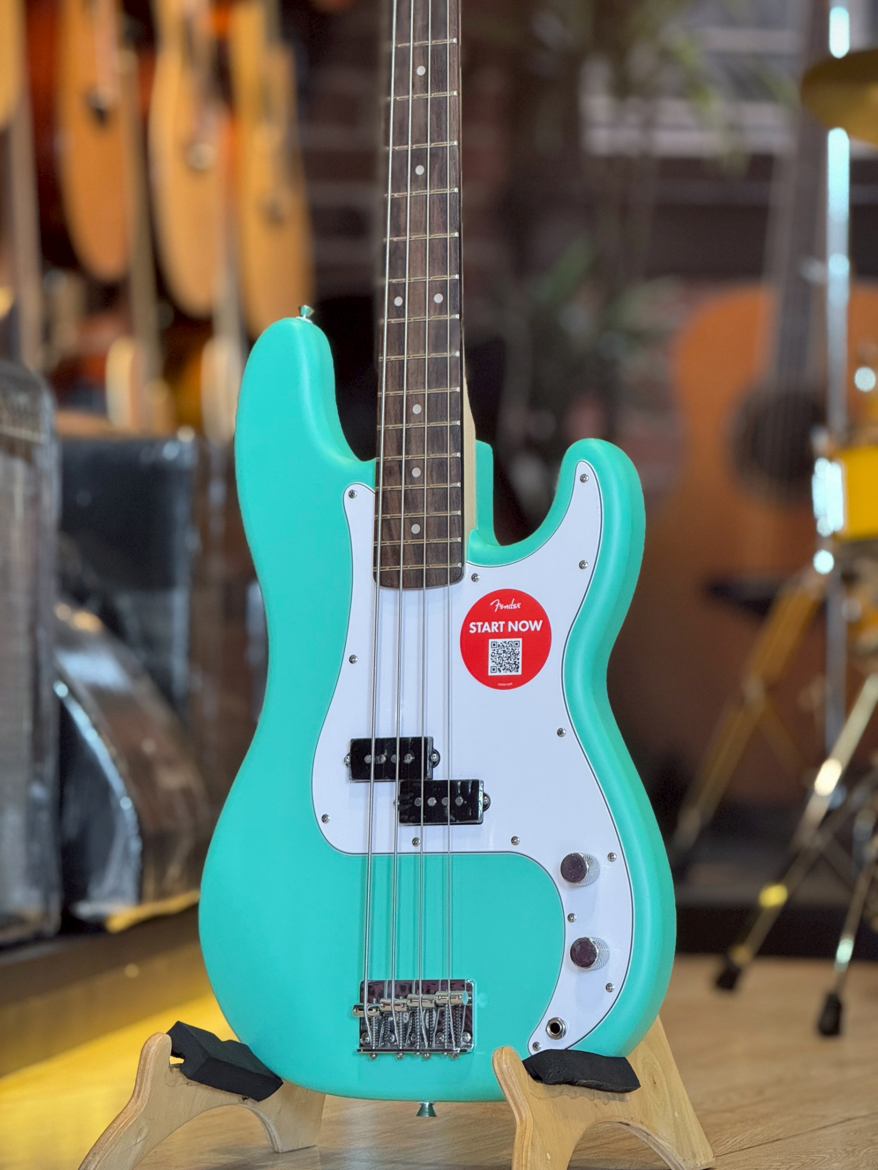 เบสไฟฟ้า Squier Debut Precision Bass สี Sea Foam Dreen พร้อม ปิ๊ก ประแจ