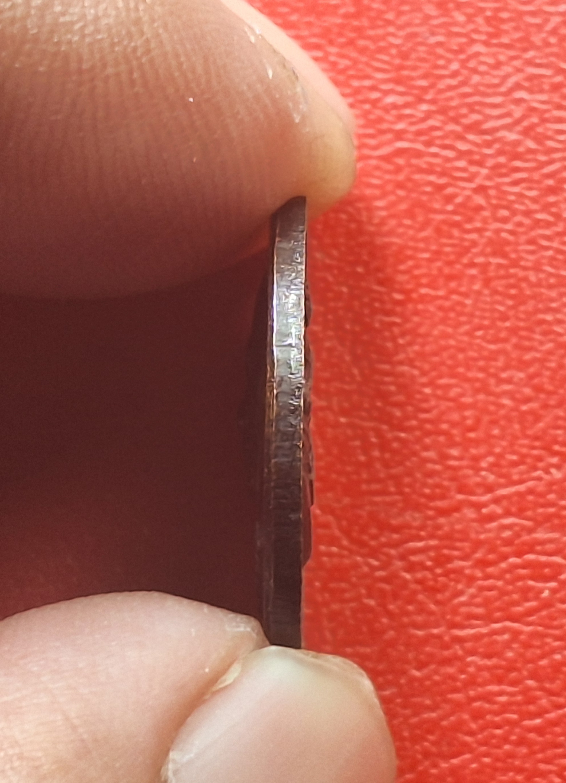 หลวงปู่แผ้ว ปวโร วัดรางหมัน เม็ดแตง รุ่นฉลองพระประธานอุโบสถ ปี๒๕๕๒ เนื้อทองแดงรมดำ(องค์ที่2)