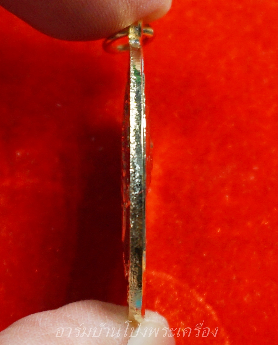 หลวงพ่อยะ วัดท่าข้าม รุ่นเจ้าสัว ปี๒๕๓๕ เนื้อกะไหล่ทอง(องค์ที่4)