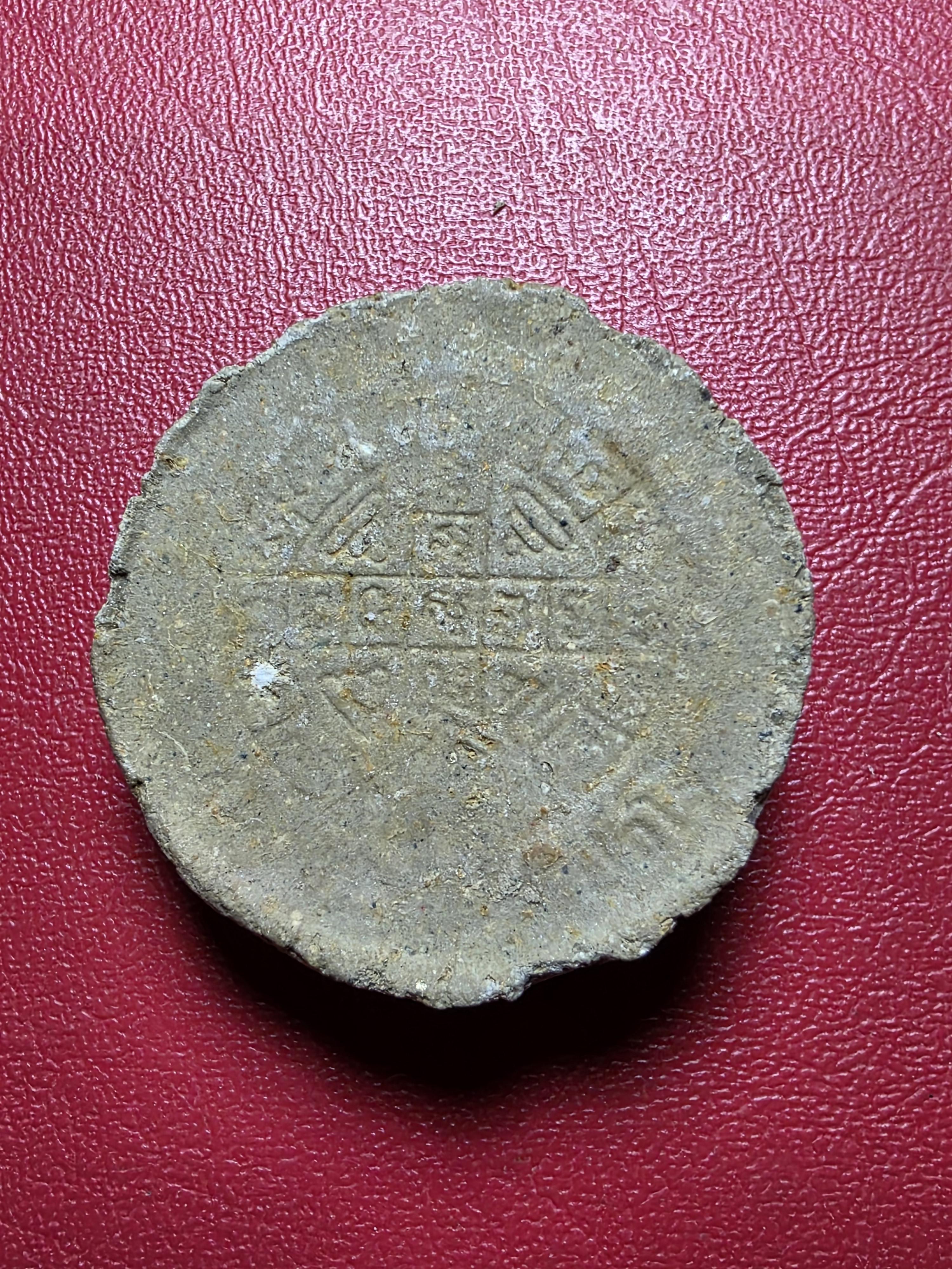 พระผงจันทร์ลอย หลังยันต์ หลวงปู่แผ้ว ปวโร วัดรางหมัน จ.นครปฐม(องค์ที่2)