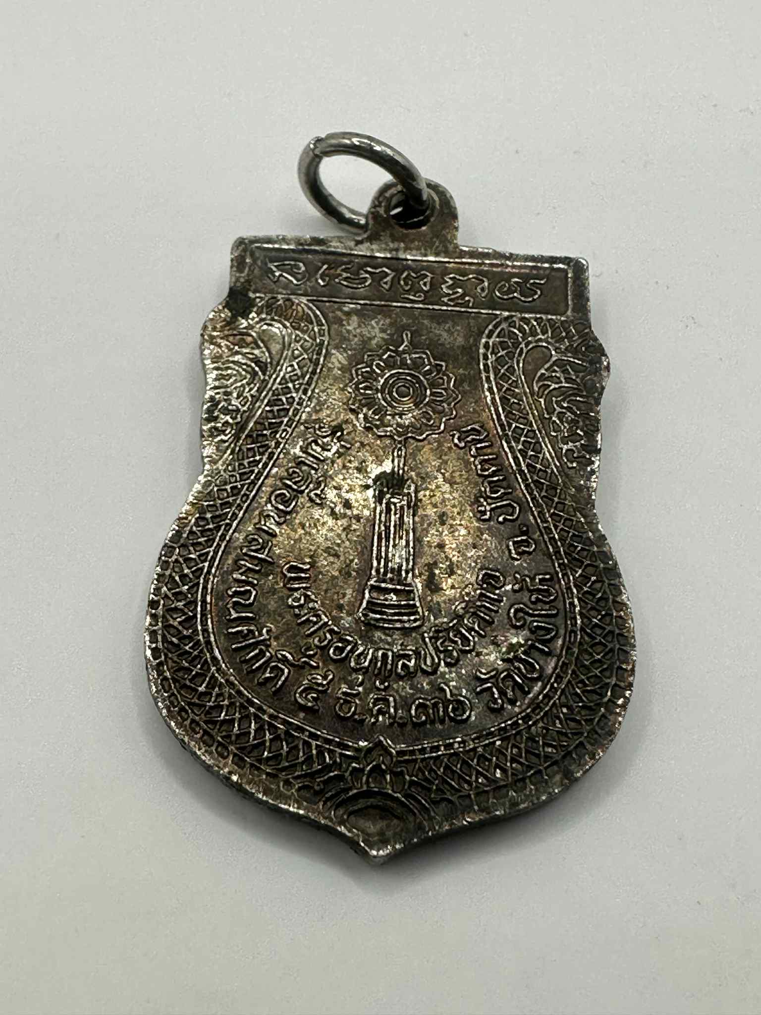 32.เหรียญทองแดงรมดำ เหรียญเลื่อนสมณศักดิ์ รุ่น 2 ปี36 วัดช้างให้บล็อค กนกขีด หลังพัดยศ