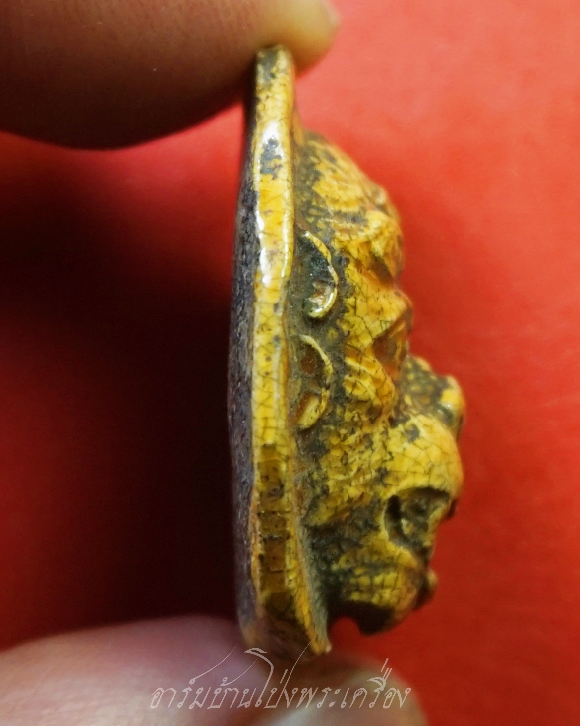 หน้ากากสี่หูห้าตา (พระอินทร์จำแลง) เนื้อกระเบื้องเคลือบ สุดยอดเครื่องรางแห่งโชคลาภของล้านนา มีกินมีใช้ ไม่มีอด ไม่มีจน ป้องกันอันตรายต่างๆ เป็นสิริมงคลแก่ผู้บูชา(องค์ที่1)