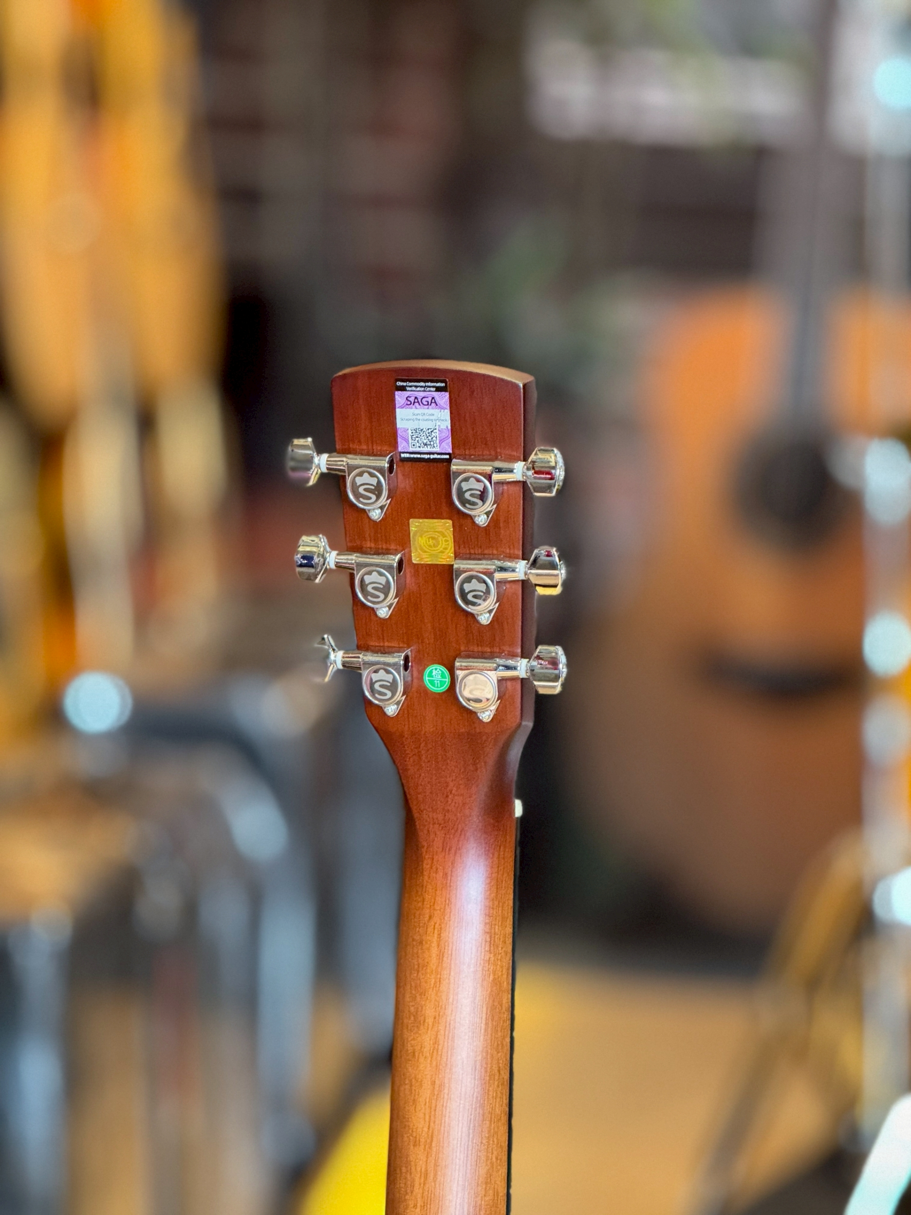 กีต้าร์โปร่ง Saga GS700 NA 36 นิ้ว ทัชชิ่งจับง่าย หน้าไม้แท้ พร้อม พร้อม ปิ๊ก ประแจ คาโป้ จูนเนอร์