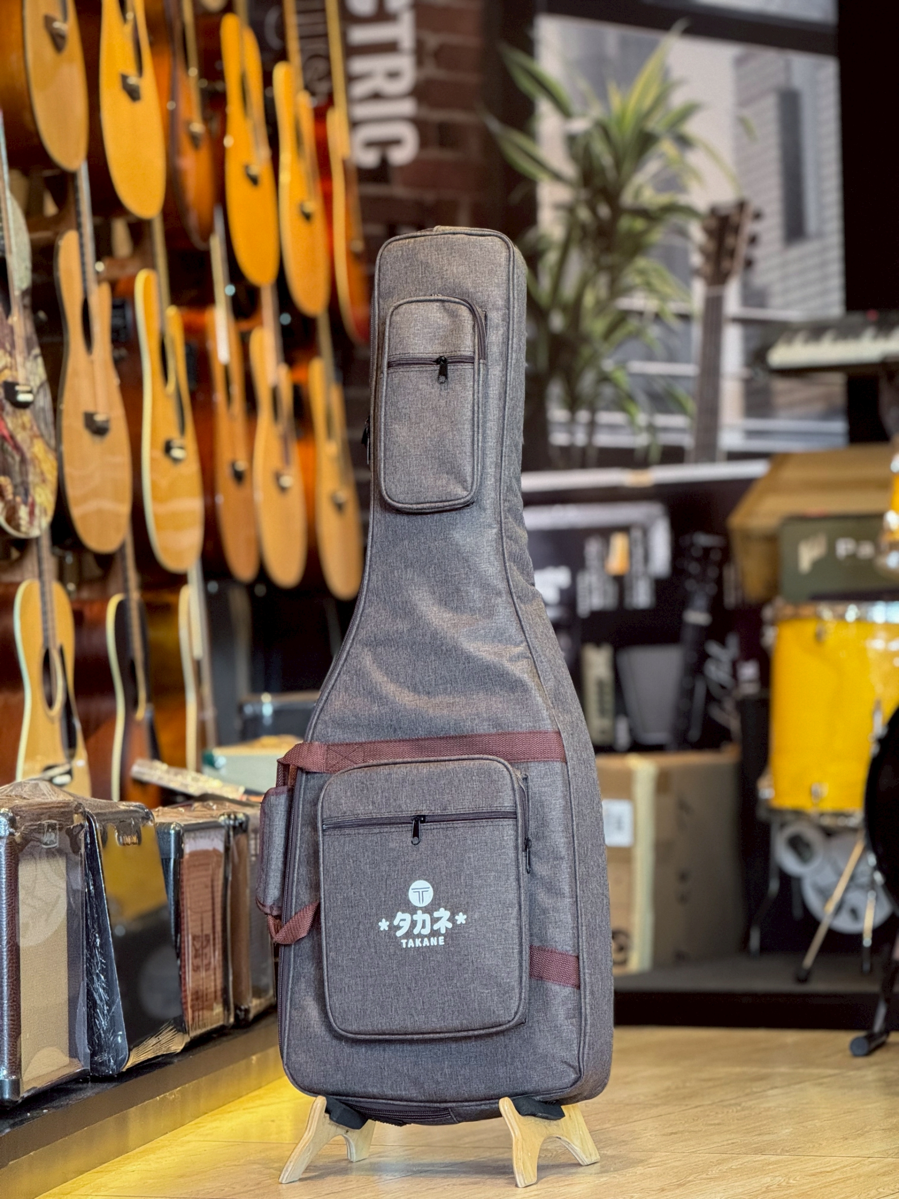 กระเป๋ากีตาร์ไฟฟ้า Takane ผ้ายีนส์ ซอฟเคสกีตาร์ไฟฟ้า สีน้ำตาล 12 มิล บุฟองน้ำหนากันกระแทกอย่างดี