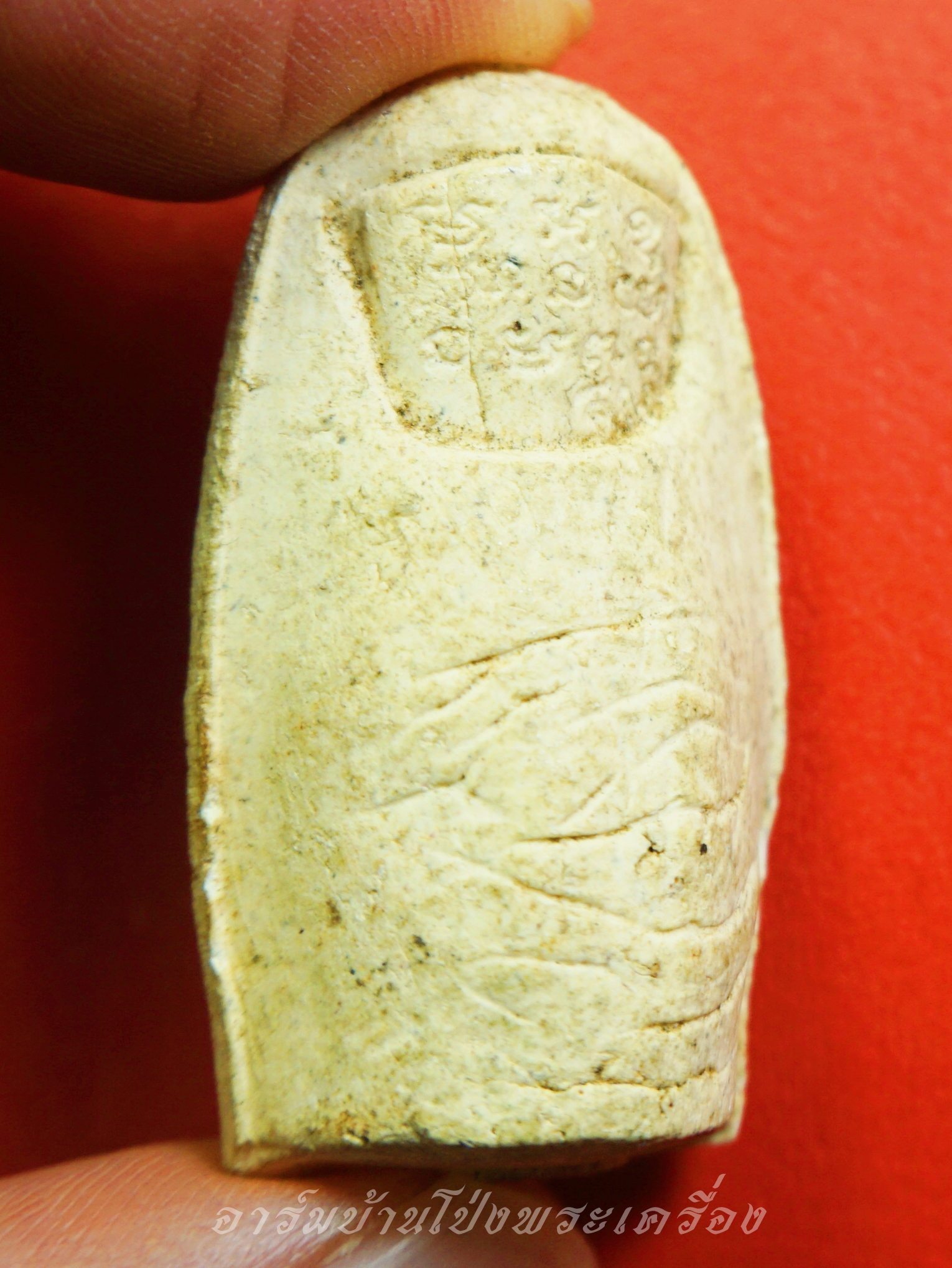 หลวงพ่อคูณ วัดบ้านไร่ นิ้วโป้งจำลอง ลงอักขระยันต์ ปี๒๕๓๖ เนื้อผง(องค์ที่2)