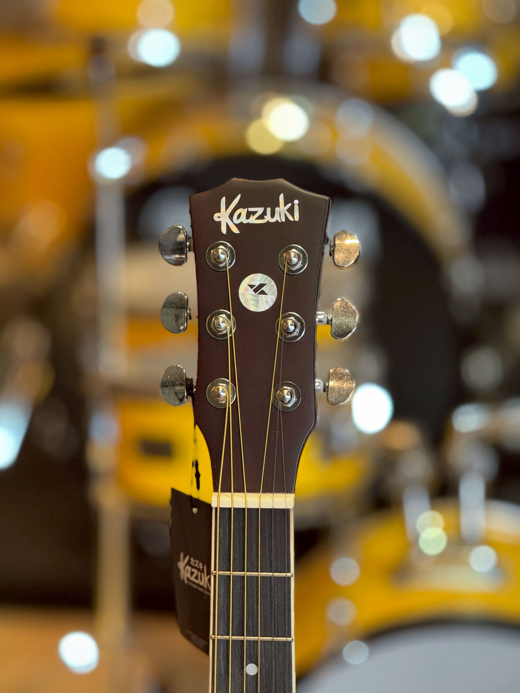 กีต้าร์โปร่งไฟฟ้า Kazuki 40 นิ้ว มีจูนเนอร์ในตัว รุ่น KZ-402CE | หน้าไม้มะฮอกกานี พร้อมของแถม