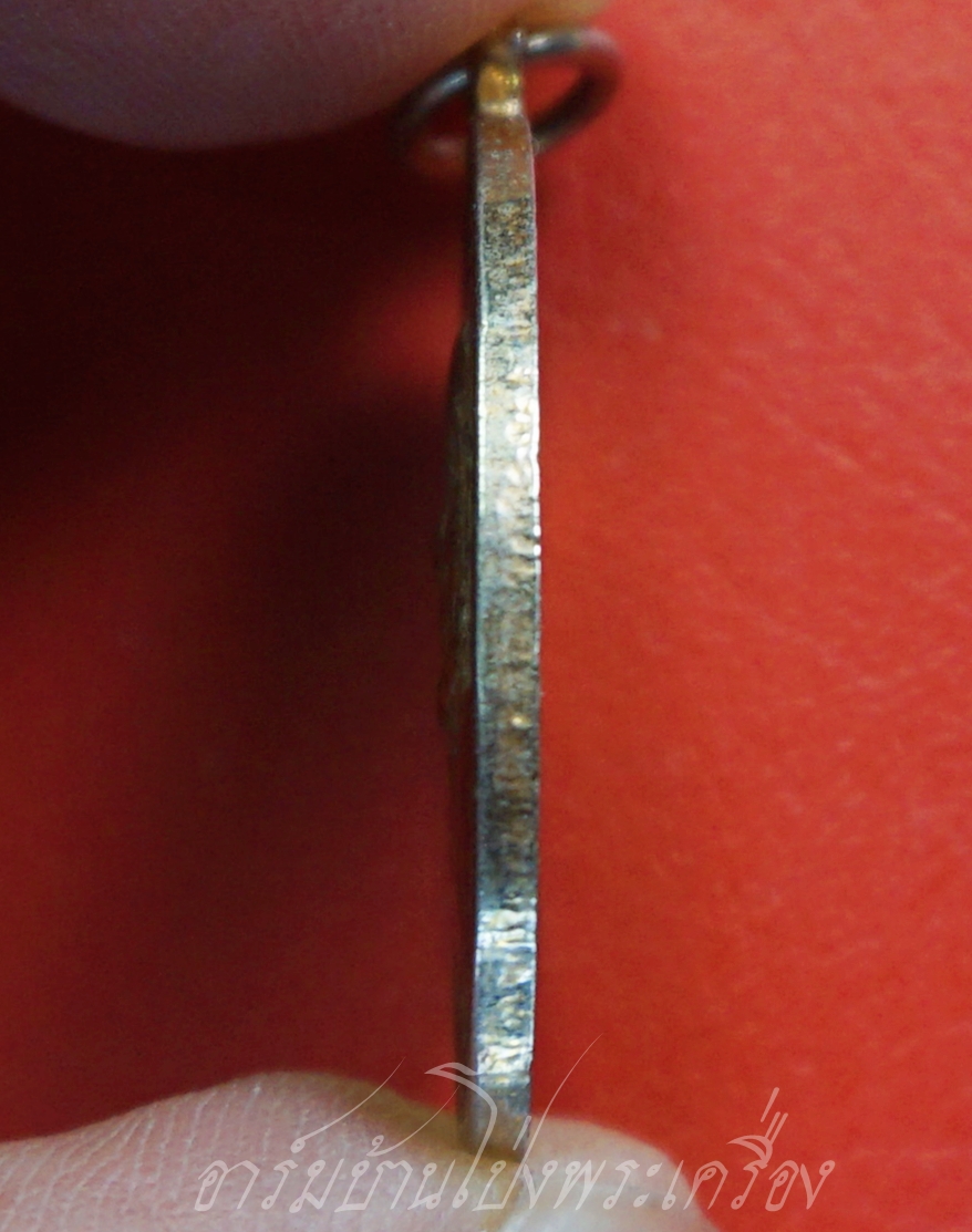 หลวงพ่อบุญรอด วัดอุบลวรรณาราม หลังยันต์หนุมานเชิญธง ปี๒๕๔๘ เนื้อกะไหล่ทอง(องค์ที่1)