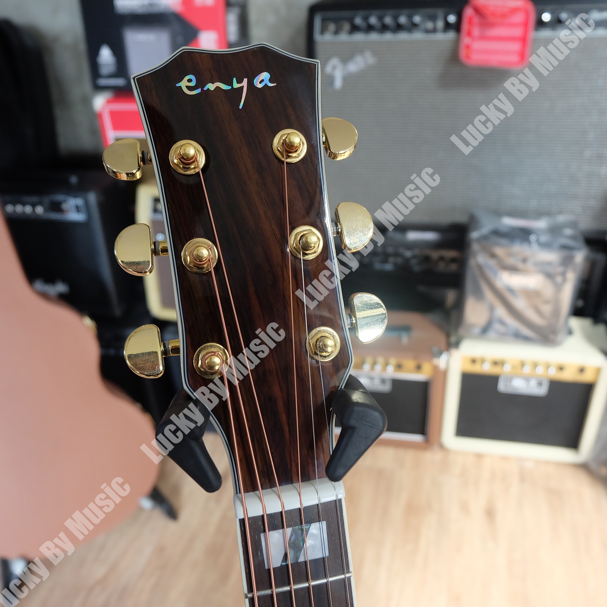 กีต้าร์โปร่งไฟฟ้า Enya รุ่น Ed18 EQ สีไม้ รุ่นใหม่ ลูกบิดทอง ฟรี กระเป๋า/สายแจ็ค/สายสะพาย/คาโป้/ประแจ/ปิ๊ก/ที่เก็บปิ๊ก/ใบคอร์ด