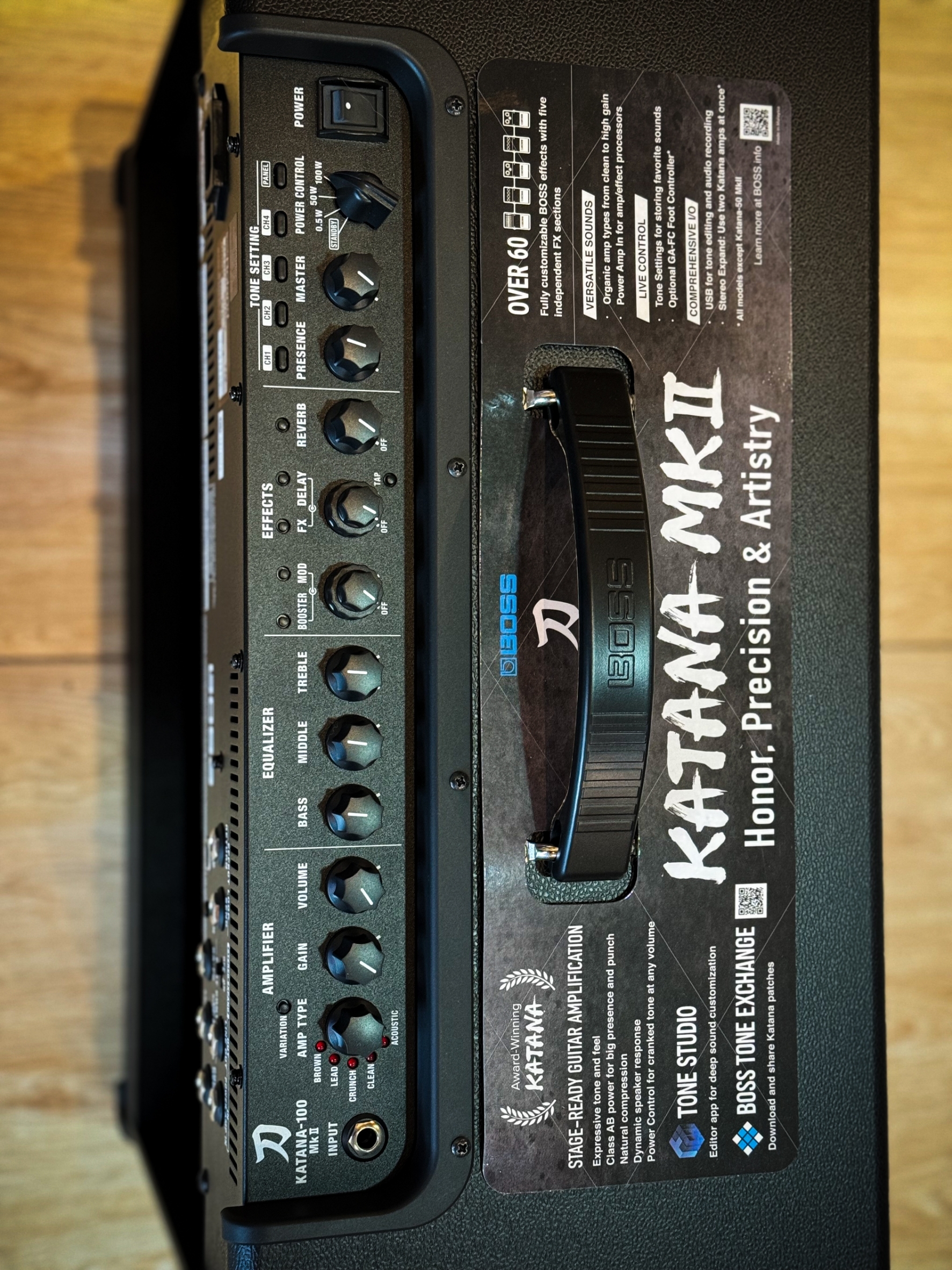 แอมป์กีตาร์ Boss Katana-100 ใช้ได้กีต้าร์ไฟฟ้า กีต้าร์โปร่ง ขนาด 100 วัตต์ ดอก 12 นิ้ว เป็นเพาเวอร์แอมป์ สำหรับปรีแอมป์ เอฟเฟคจำลองเสียง