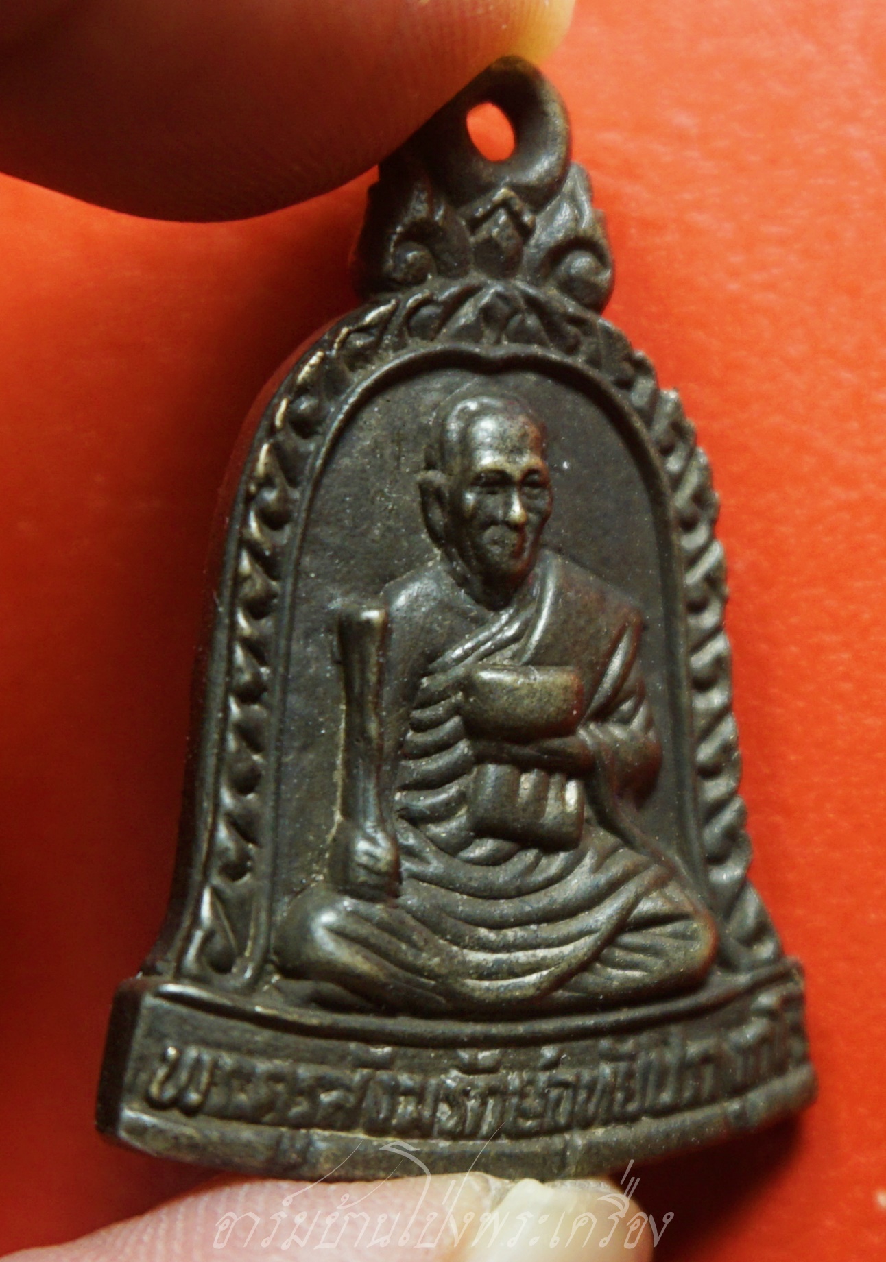 หลวงพ่ออุทัย วัดเกาะตาพุด(ศรีมฤคทายวัน) รุ่นสี่ ปี๒๕๔๒ เหรียญหล่อ(องค์ที่1)