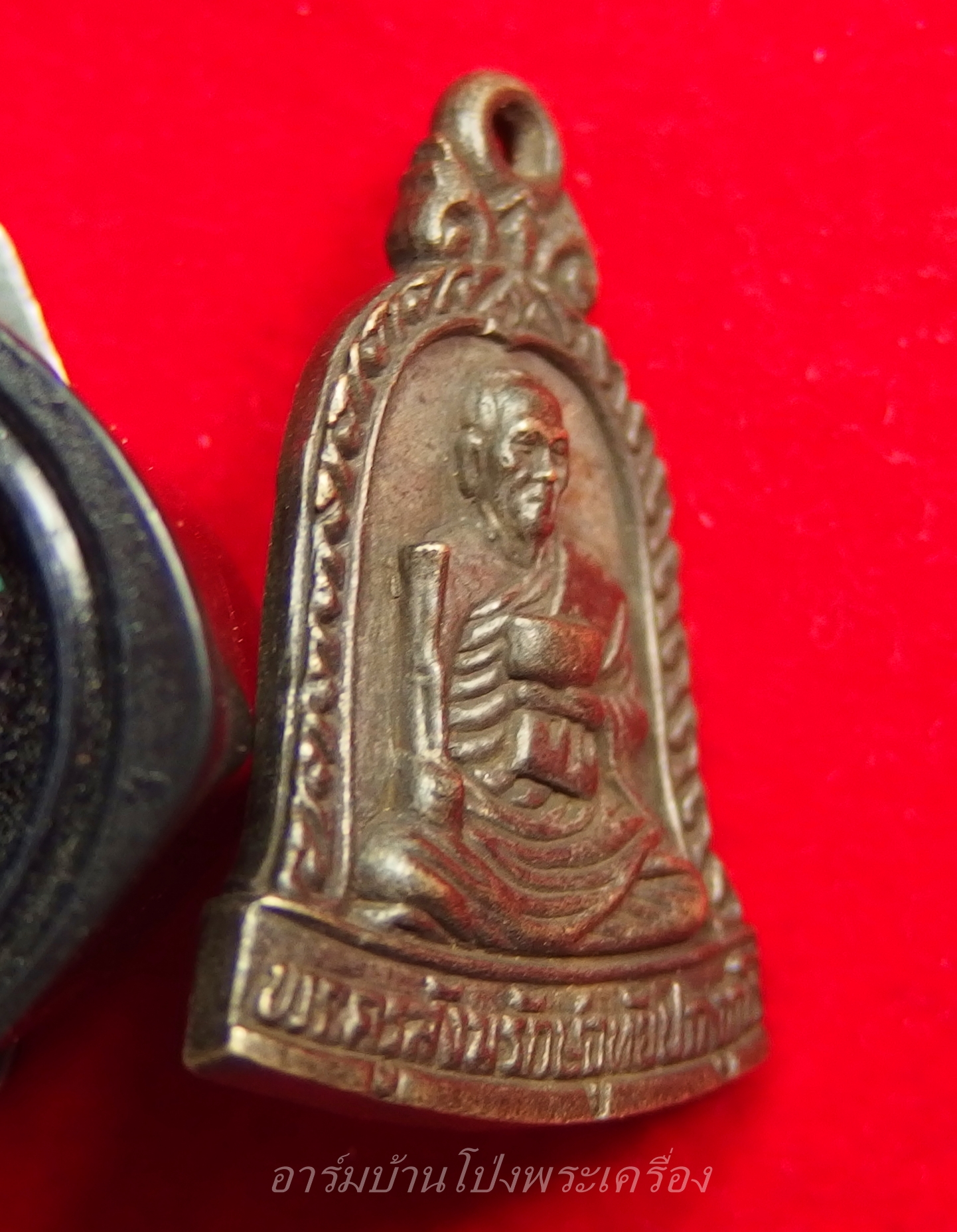 (พระโชว์)หลวงพ่ออุทัย วัดเกาะตาพุด รุ่นสี่ เหรียญหล่อ ได้รับรางวัลที่ ๑ ในงานประกวดการอนุรักษ์ พระบูชา พระเครื่อง และเหรียญคณาจารย์ ณ วัดทุ่แหลม ปี๕๖(องค์ที่1)