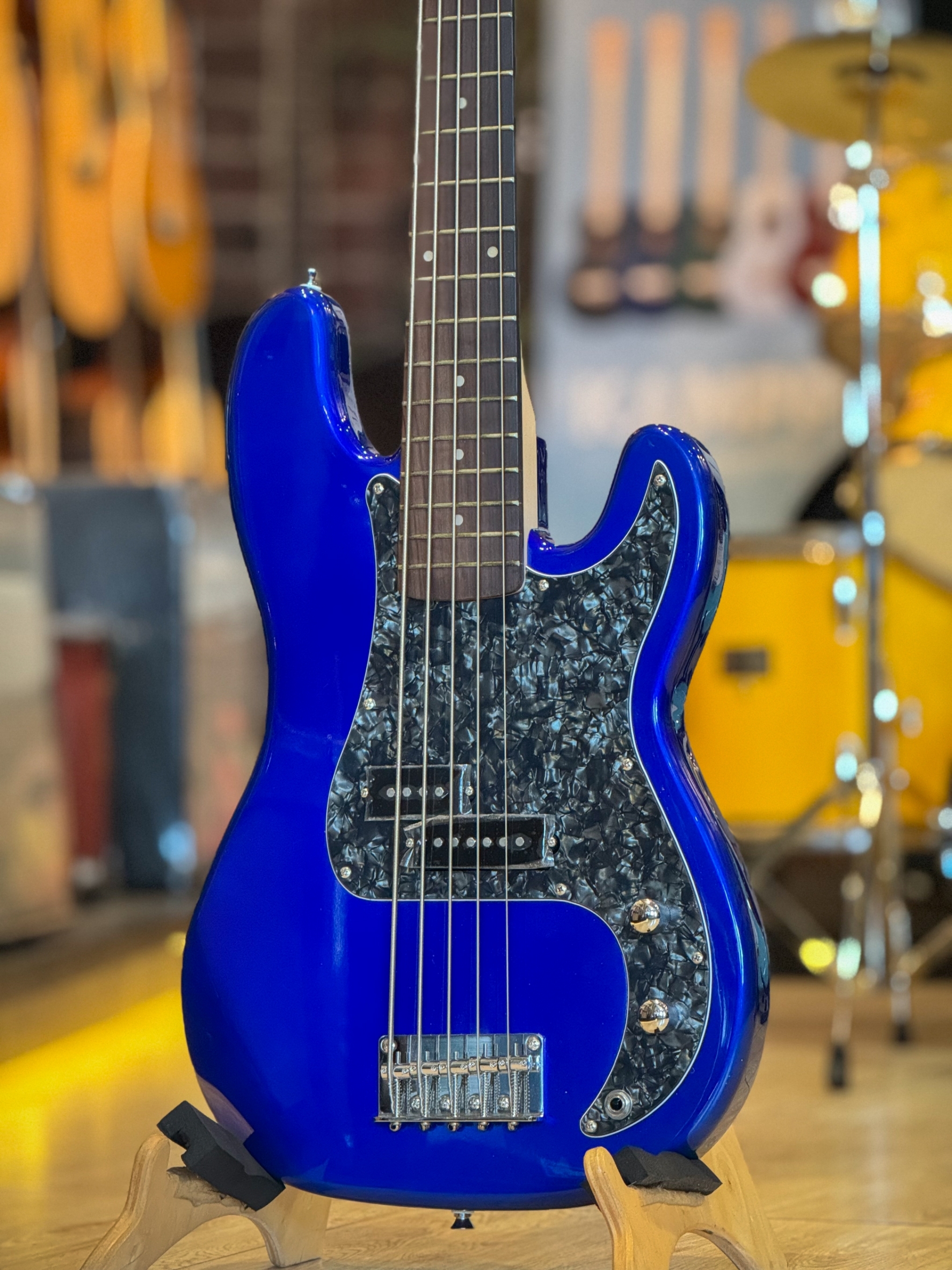 ฺBass Century CB-22 5 สาย สาย 20 เฟรต รุ่น P Bass พร้อมกระเป๋า เลือกสี