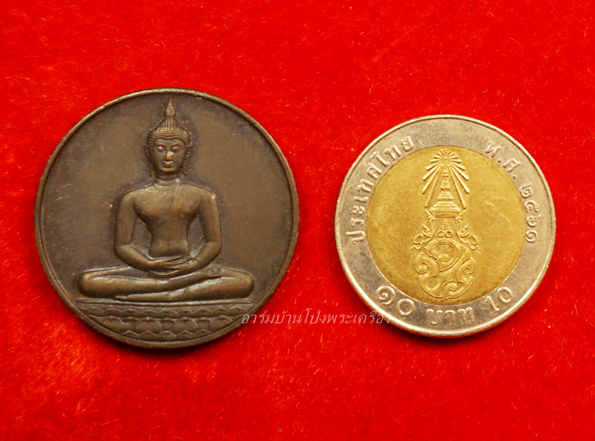 เหรียญพระพุทธสิหิงค์ หลัง ภปร ที่ระลึก ๗๐๐ ปีลายสือไทย กรมธนารักษ์จัดสร้าง หลวงพ่อเกษมและเกจิร่วมสมัยปลุกเสกพิธีใหญ่ ปี ๒๕๒๖(องค์ที่1)