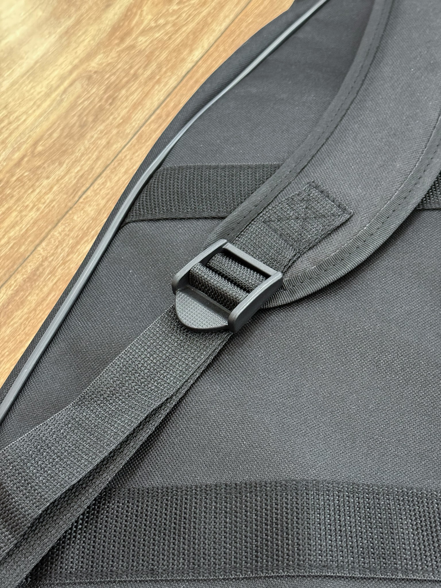 Fender กระเป๋าเบสไฟฟ้า บุฟองน้ำหนา 5 มิล ซอฟเคสเบสไฟฟ้า พร้อมสายคล้องคอ หูหิ้ว สายสะพายไหล่ปรับได้ สำหรับเบสทุกรูปทรง ขนาดมาตรฐาน 4-5 สาย