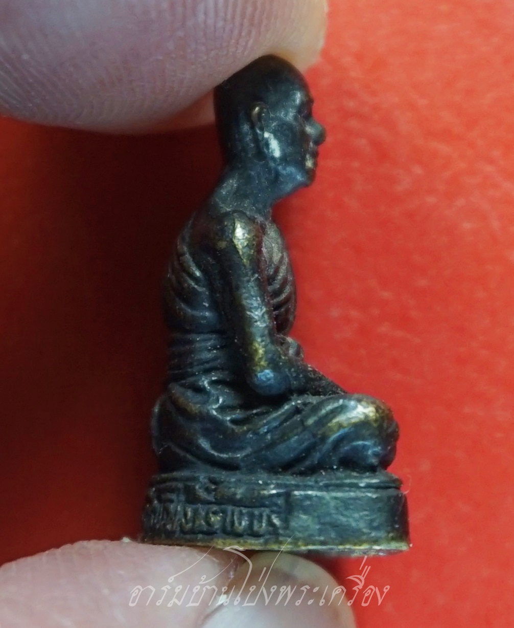 หลวงพ่อคิ้ม วัดหนองเสือ รูปหล่อ รุ่นคุ้มภัย(องค์ที่4)