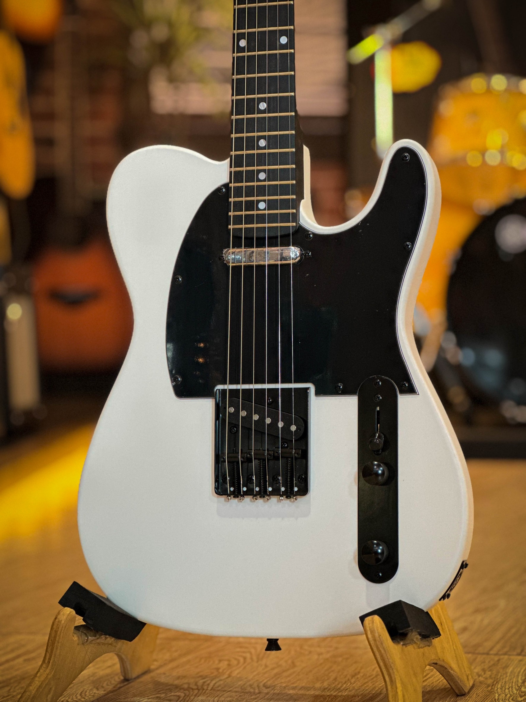 Kazuki กีต้าร์ไฟฟ้า (สีขาว) Newcomer ทรง Tele Satin รุ่นใหม่ เคลือบด้าน ฟรี สายแจ็ค&ปิ๊ก2อัน - ประกันศูนย์ไทย