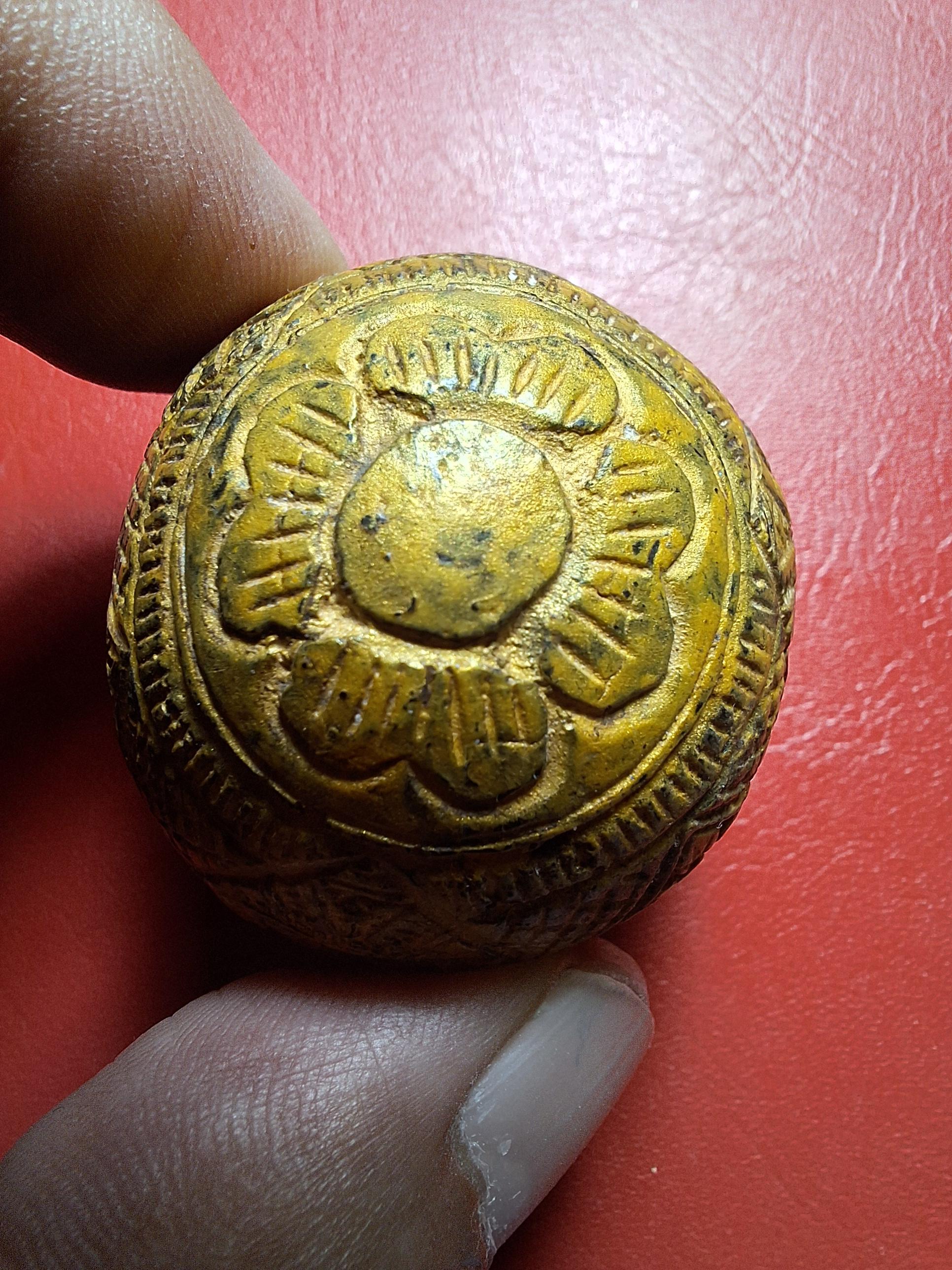 คตมะพร้าวสุดยอดของมงคลศักสิทธิ์ ป้องกันไสยศาสตร์ทุกชนิด เขย่ามีเสียงดัง แกะเป็นรูปราหู 3 หน้า(องค์ที่3)