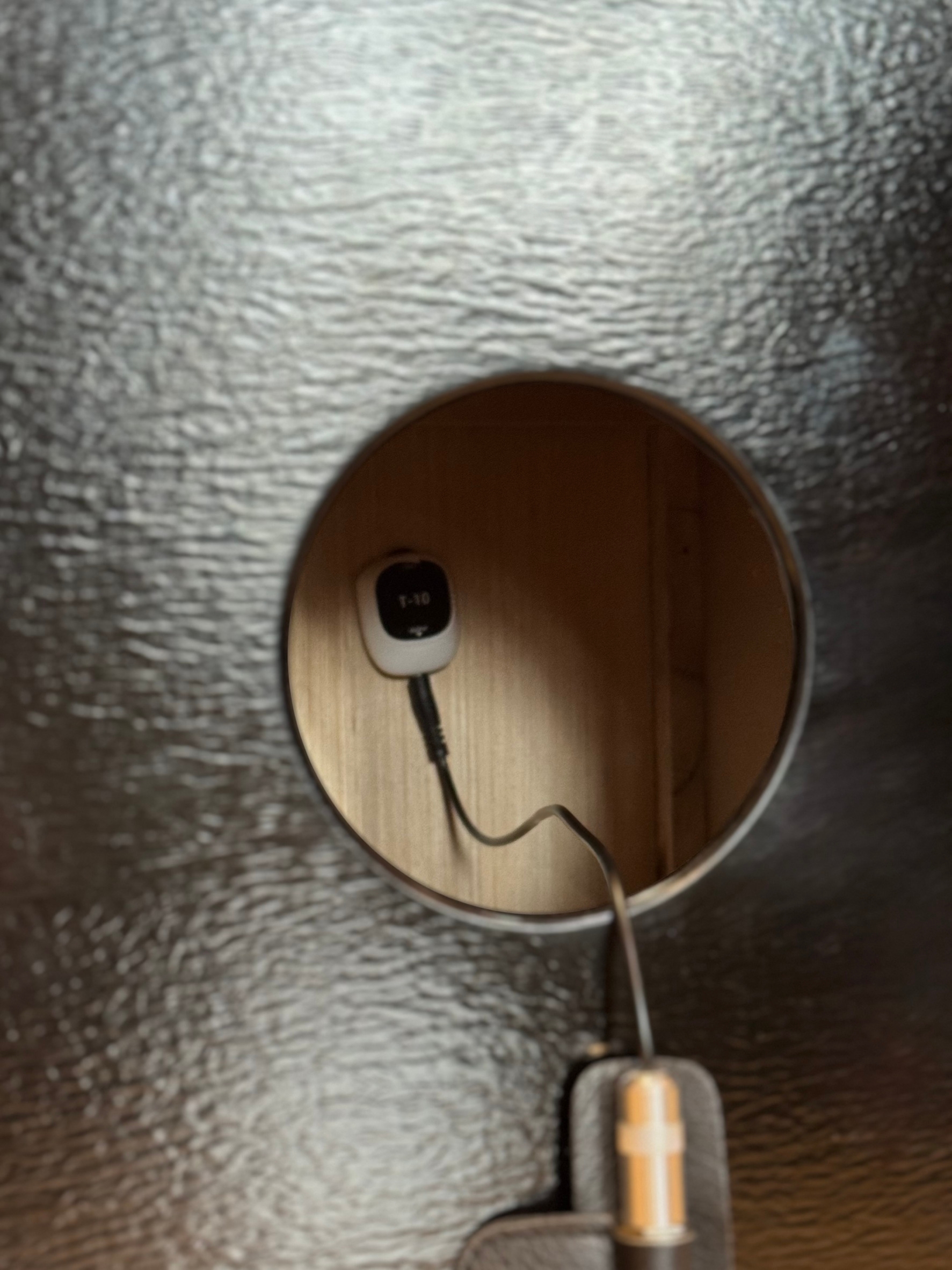 T-10 ปิ๊กอัพอเนกประสงค์ ใช้ได้ทั้ง กีตาร์ คาฮอง อูคูเลเล่ ไวโอลิน ฯลฯ ติดตั้งง่าย ไม่เจาะบอดี้ ใช้งานสะดวก มีปุ่มสำหรับปรับ Volume