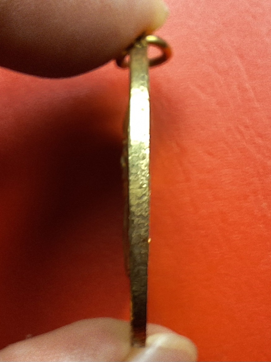 หลวงพ่อบ้อง วัดห้วยผักชี รุ่นแรก ปี๒๕๑๓ เนื้อกะไหล่ทอง แจกกรรมการ(องค์ที่2)