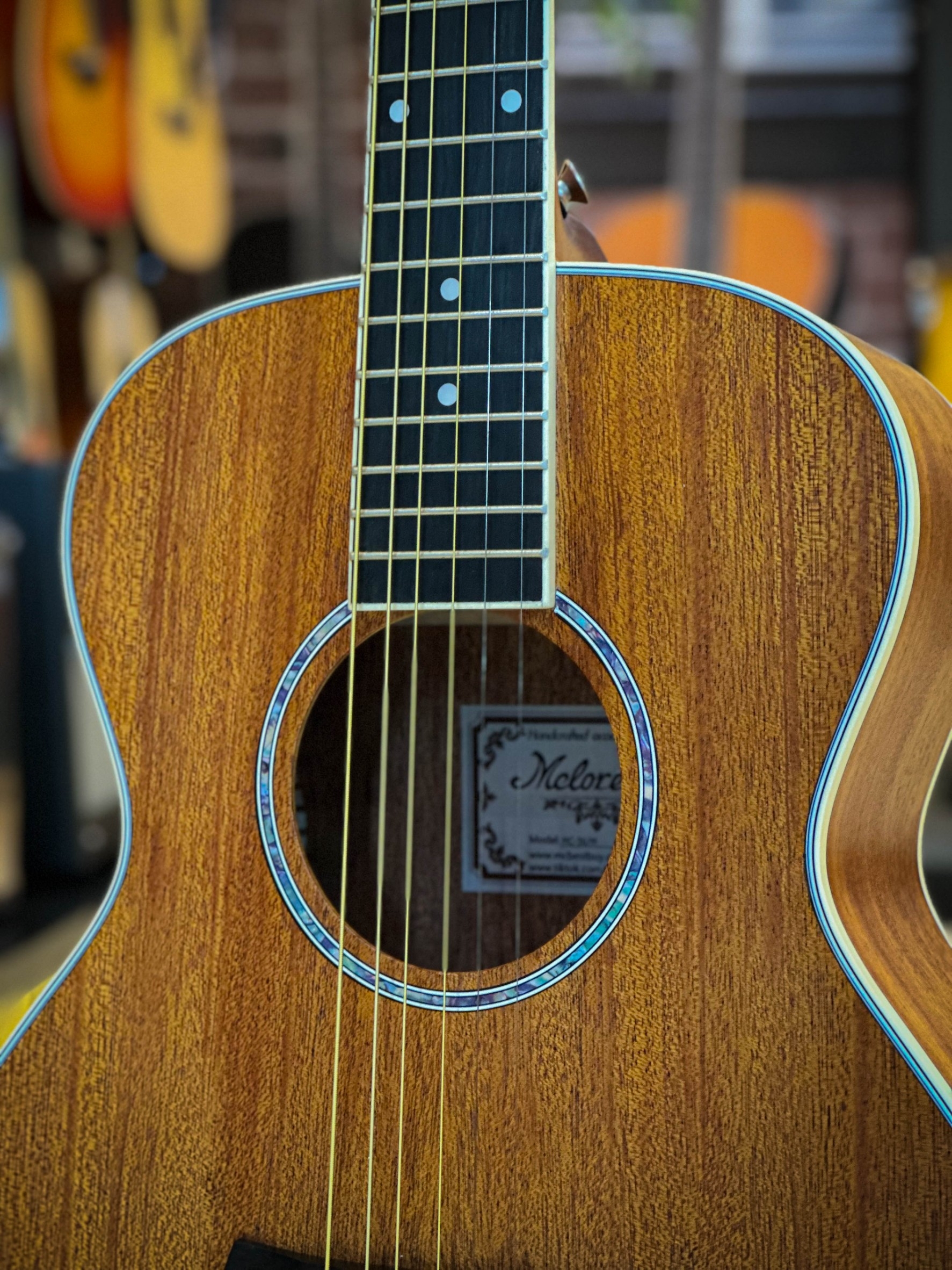 กีตาร์โปร่ง Mclorence รุ่น MC-36 ขนาด 36 นิ้ว ไซส์เล็ก เสียงใสกังวาล ขนาดพกพา พร้อมเซตของแถม FREE !! กระเป๋า