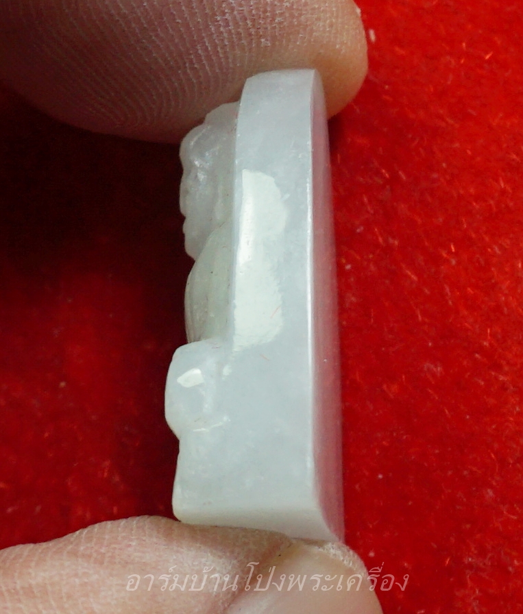 หลวงพ่อขันธ์ วัดพระศรีอารย์ พระหยกขาว พร้อมกล่องเดิม(องค์ที่10)